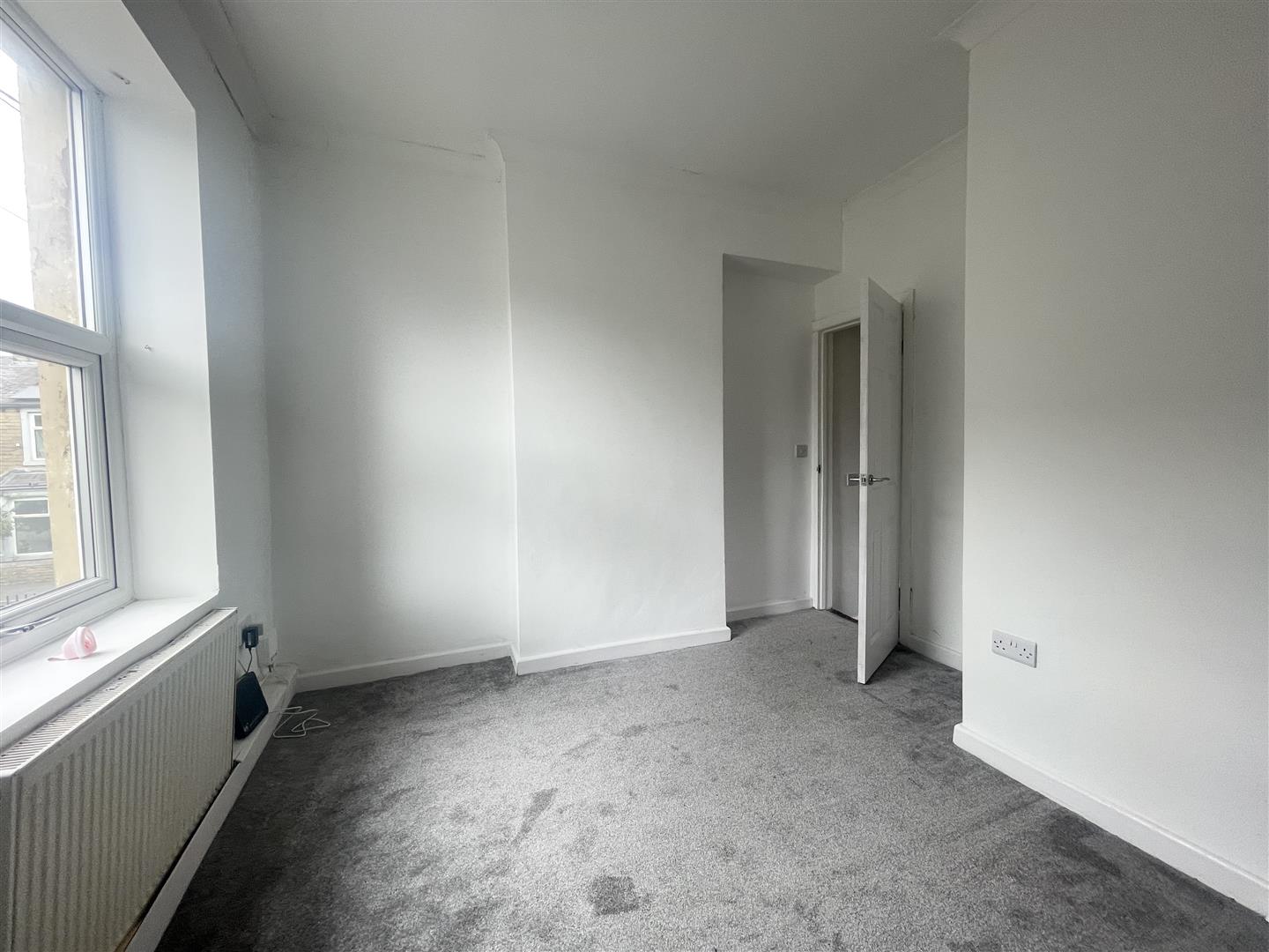 2 bed terraced house for sale in Leyland Road, Burnley  - Property Image 3