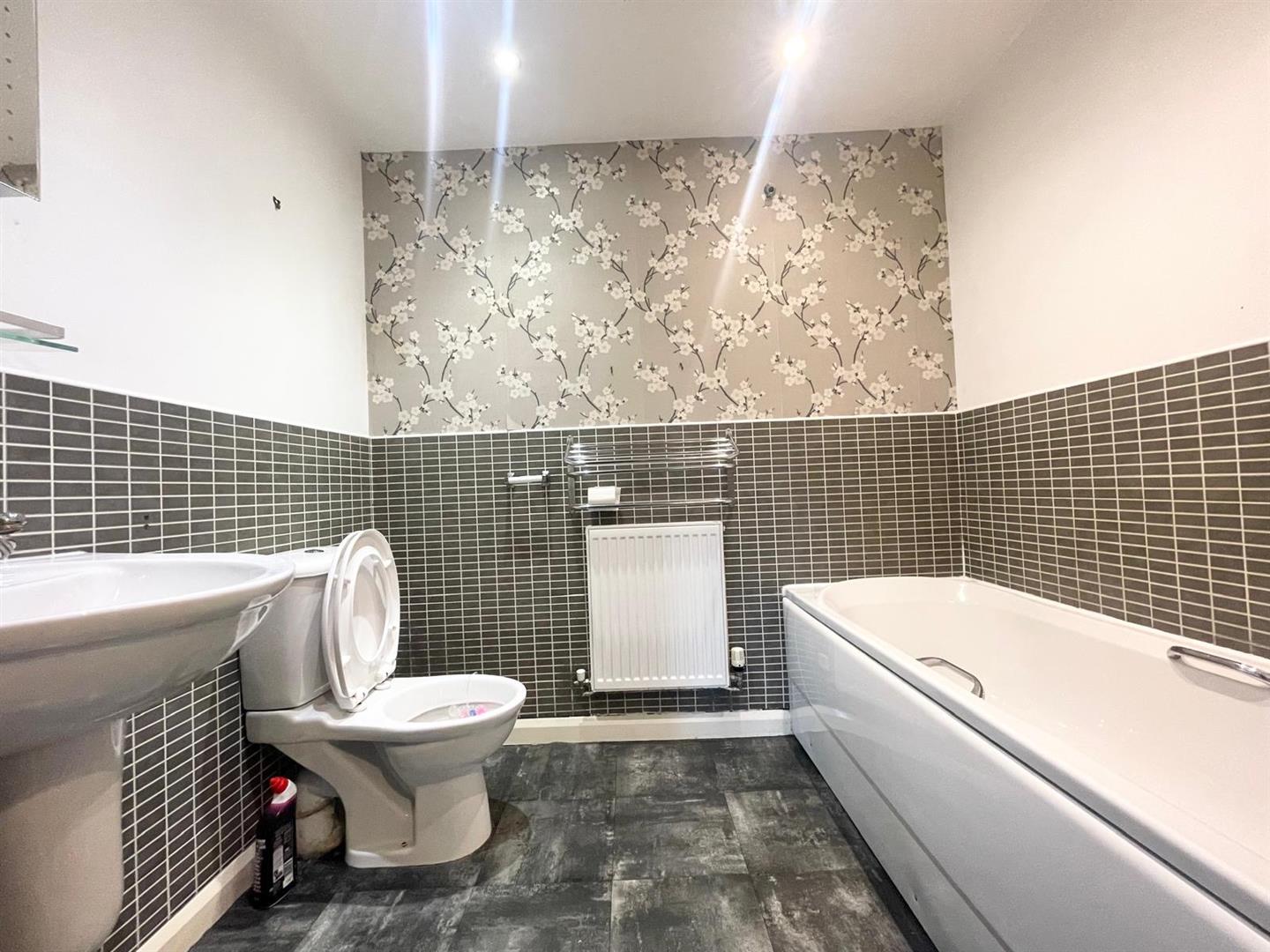 2 bed apartment for sale in Greenbrook Road, Burnley 5