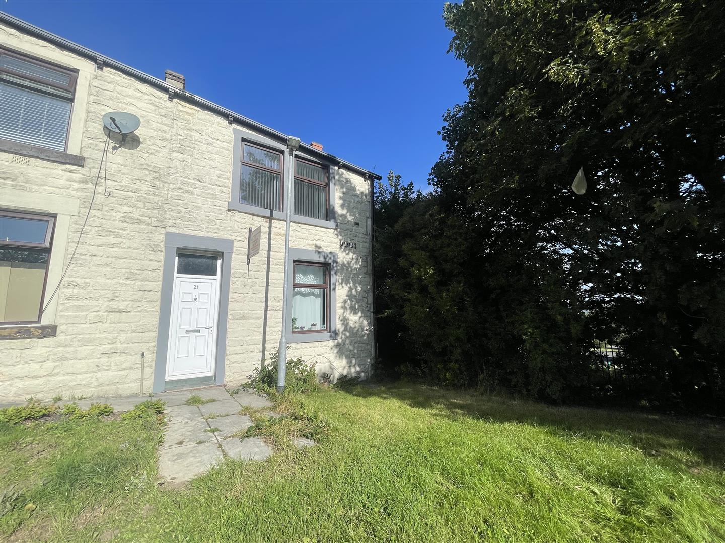4 bed end of terrace house for sale in Grant Street, Burnley - Property Image 1