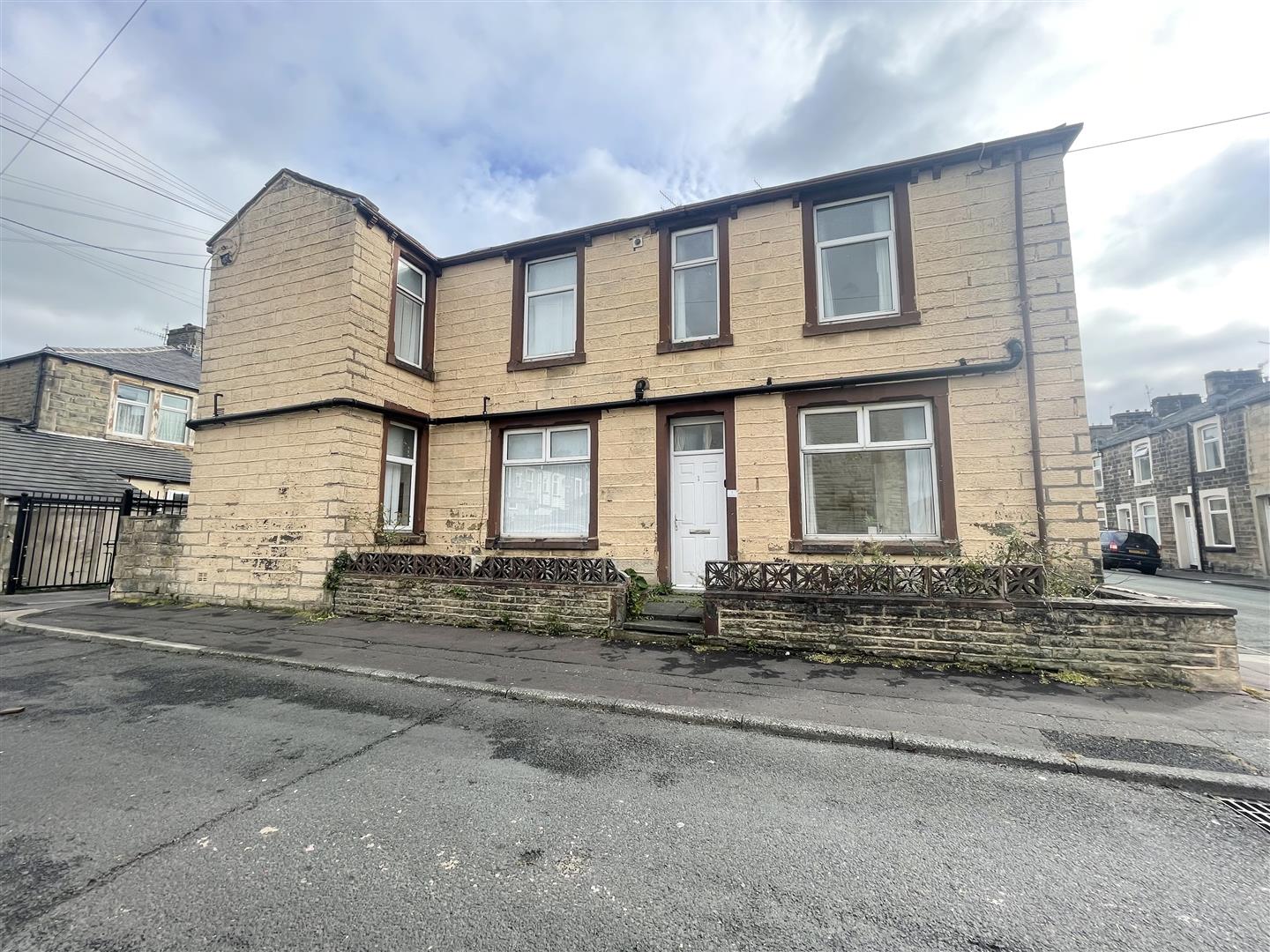 4 bed end of terrace house for sale in Bulcock Street, Burnley  - Property Image 1
