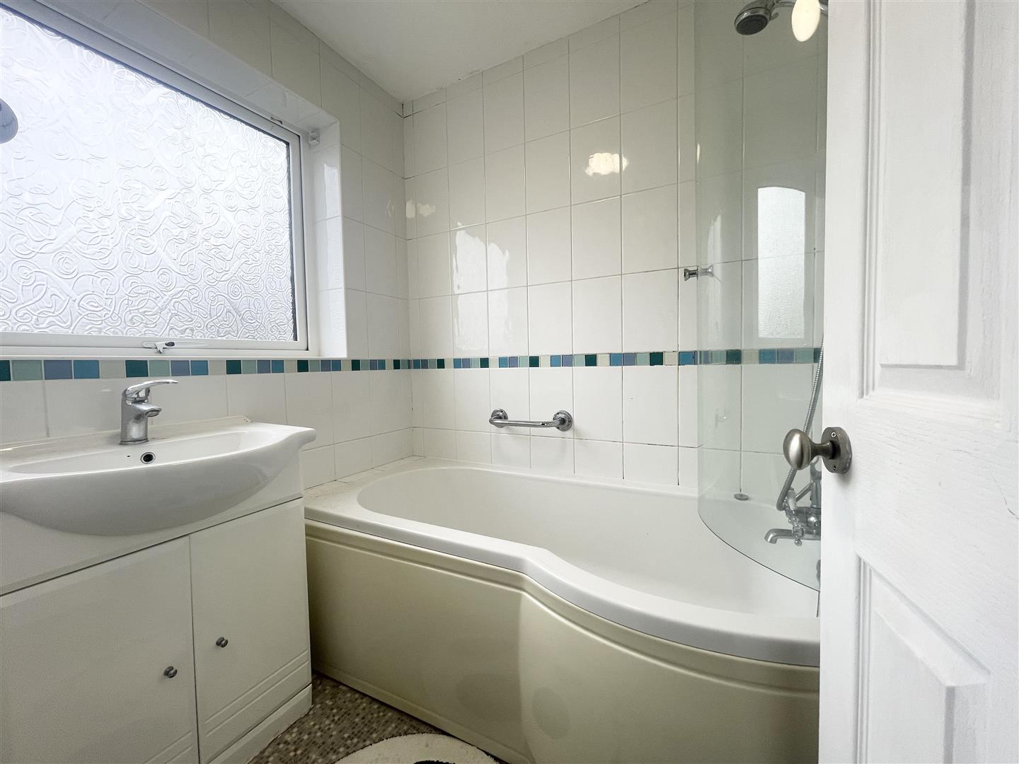 3 bed terraced house for sale in Aylesbury Walk, Burnley 5