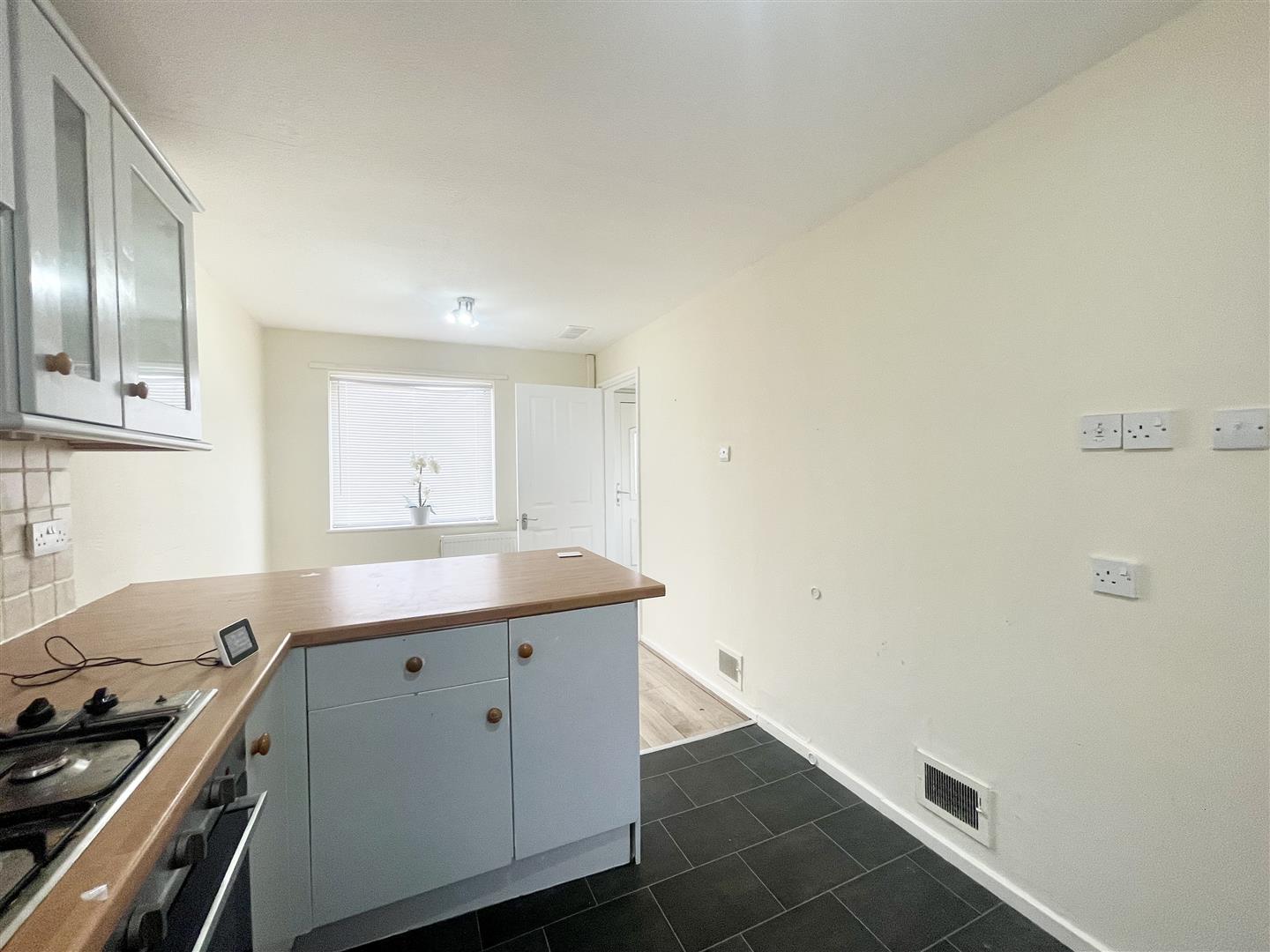 3 bed terraced house for sale in Aylesbury Walk, Burnley  - Property Image 4