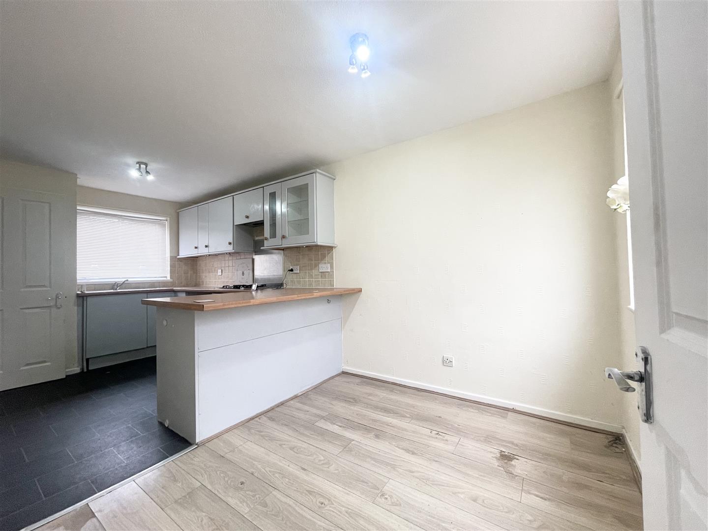 3 bed terraced house for sale in Aylesbury Walk, Burnley 2