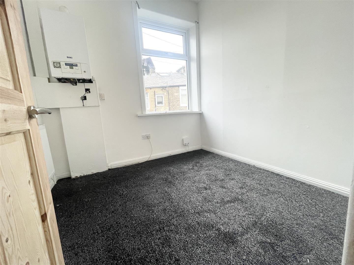3 bed terraced house to rent in Laithe Street, Burnley 4