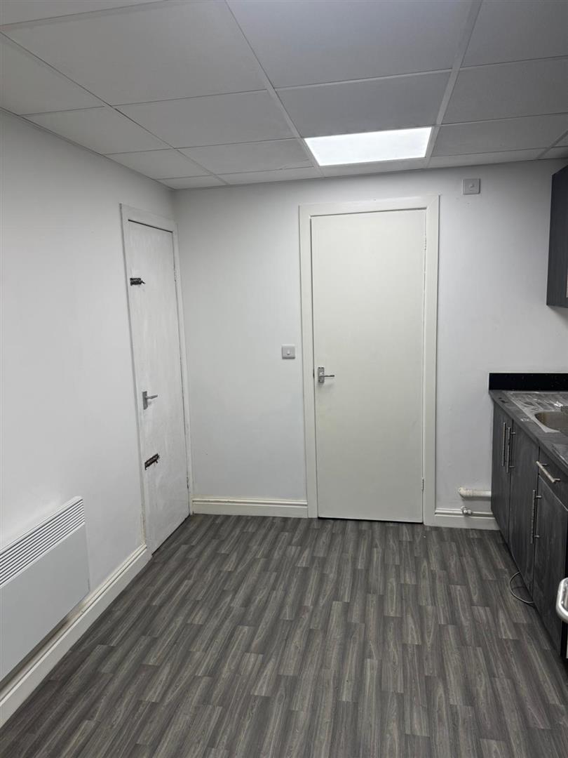 Commercial property to rent in Burnley Road East, Rossendale  - Property Image 4