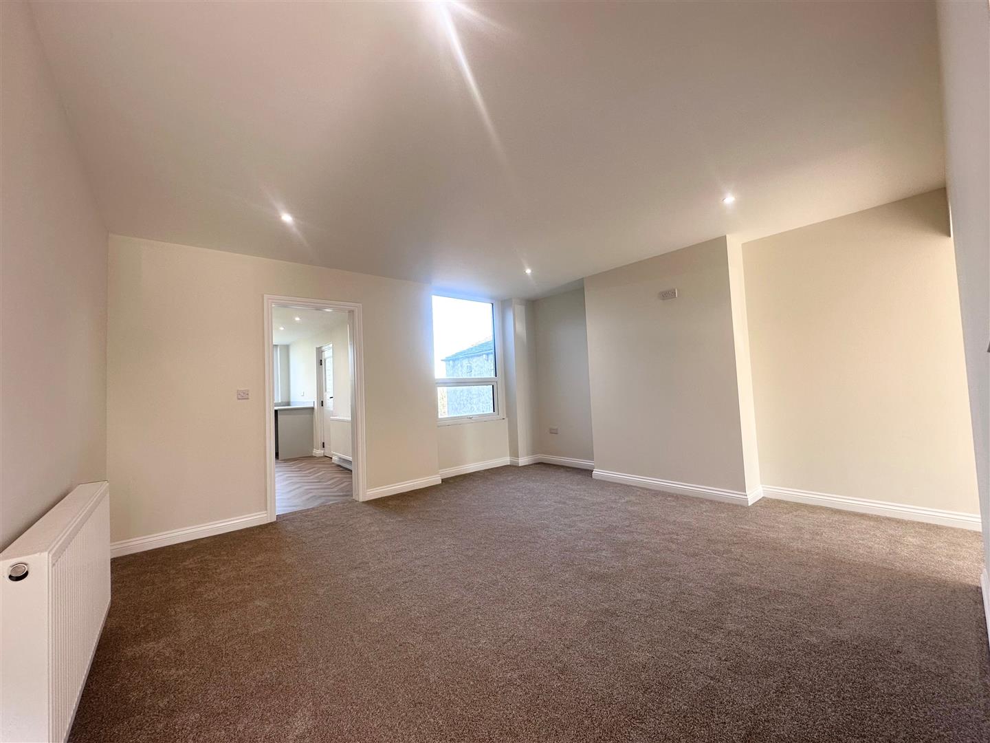 3 bed terraced house to rent in Manchester Road, Burnley 2