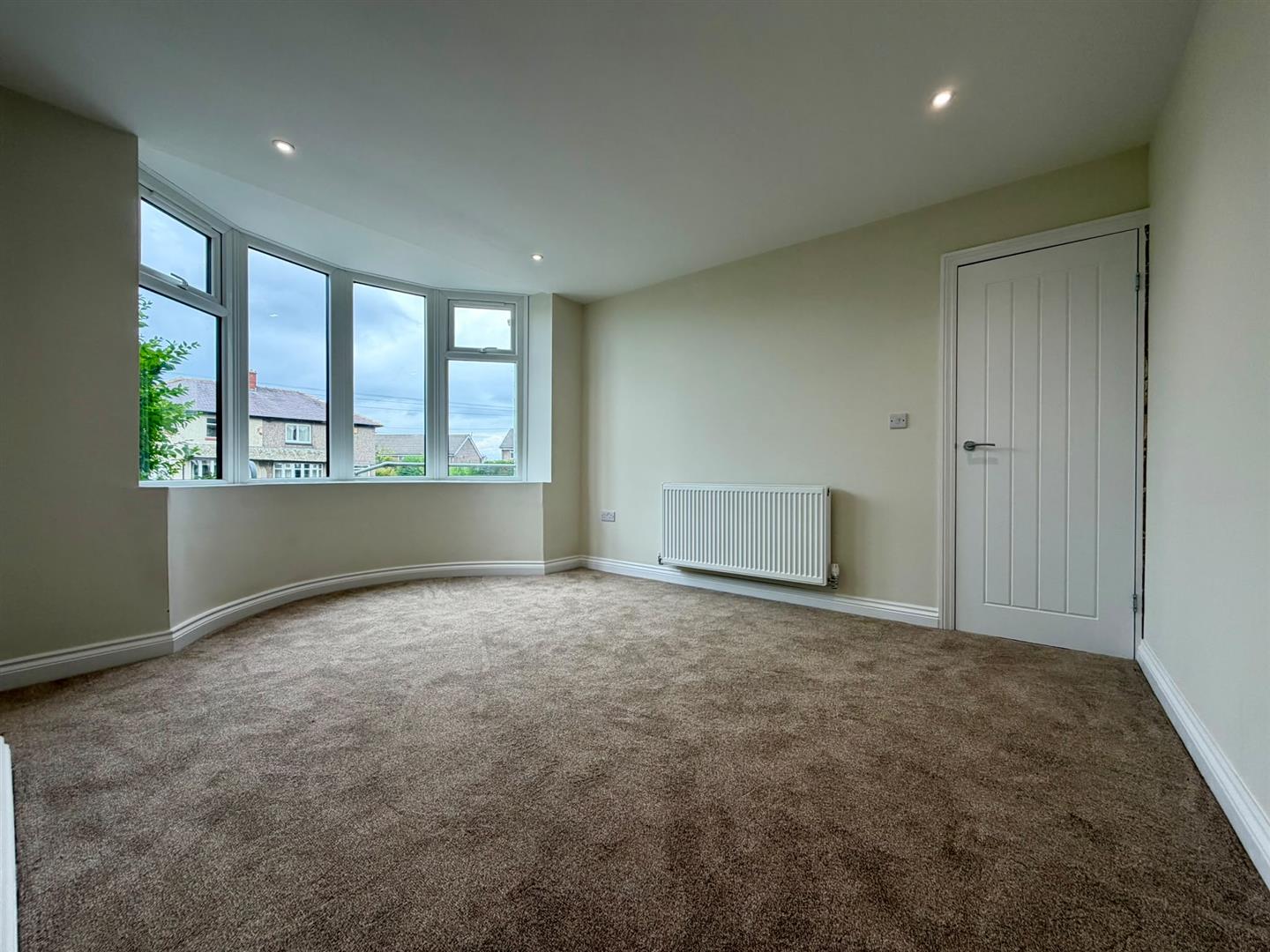 3 bed semi-detached house to rent in Rossendale Road, Burnley 2