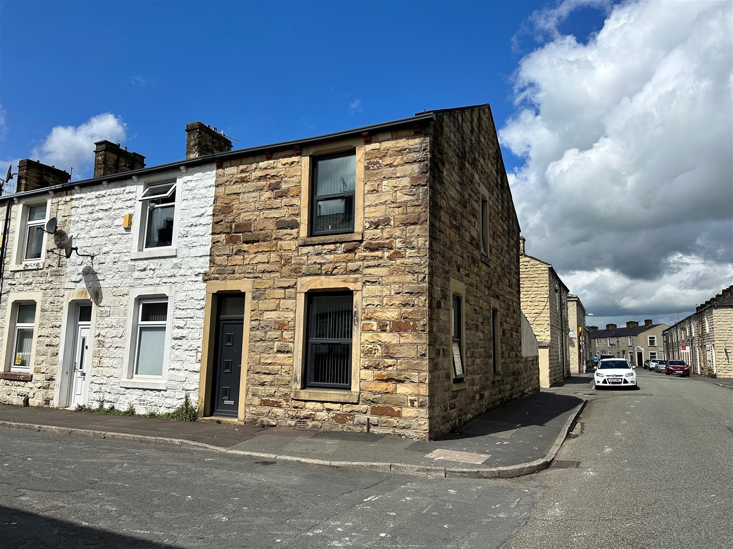 4 bed end of terrace house for sale in Renshaw Street, Burnley  - Property Image 1