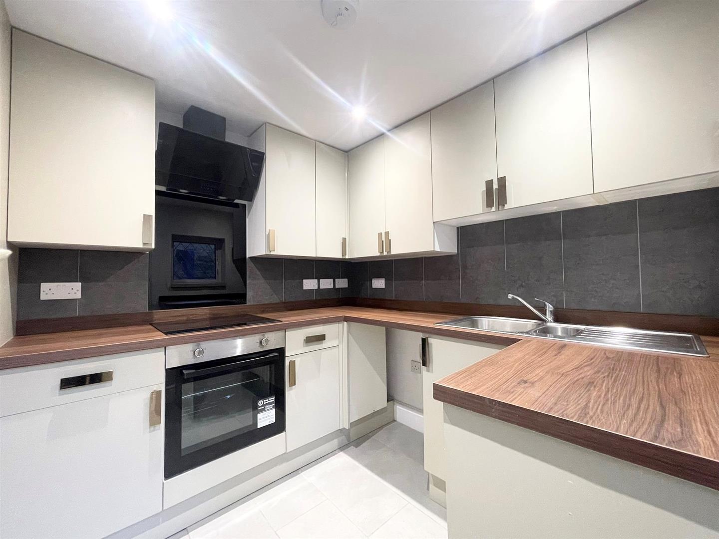 3 bed terraced house to rent in Water Street, Burnley  - Property Image 6