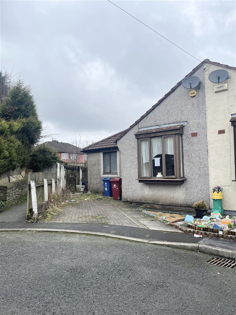 2 bed semi-detached bungalow for sale in Peebles Grove, Burnley - Property Image 1