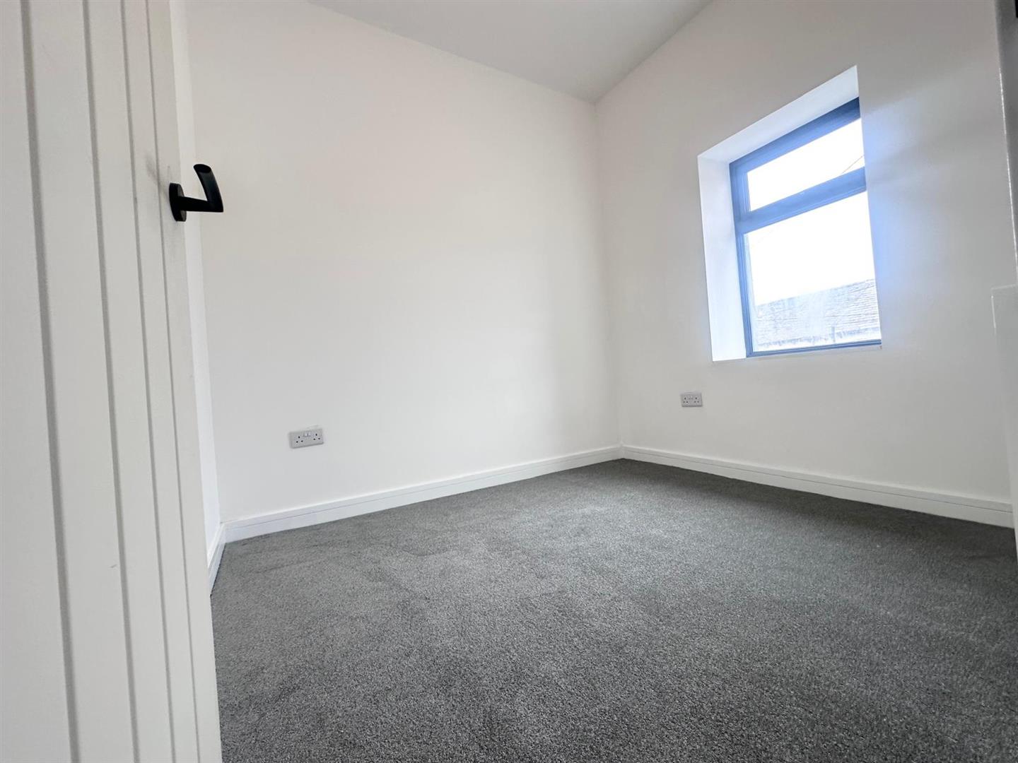 2 bed terraced house to rent in Castle Street, Burnley 9