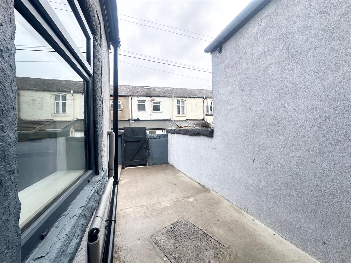 2 bed terraced house to rent in Castle Street, Burnley 5