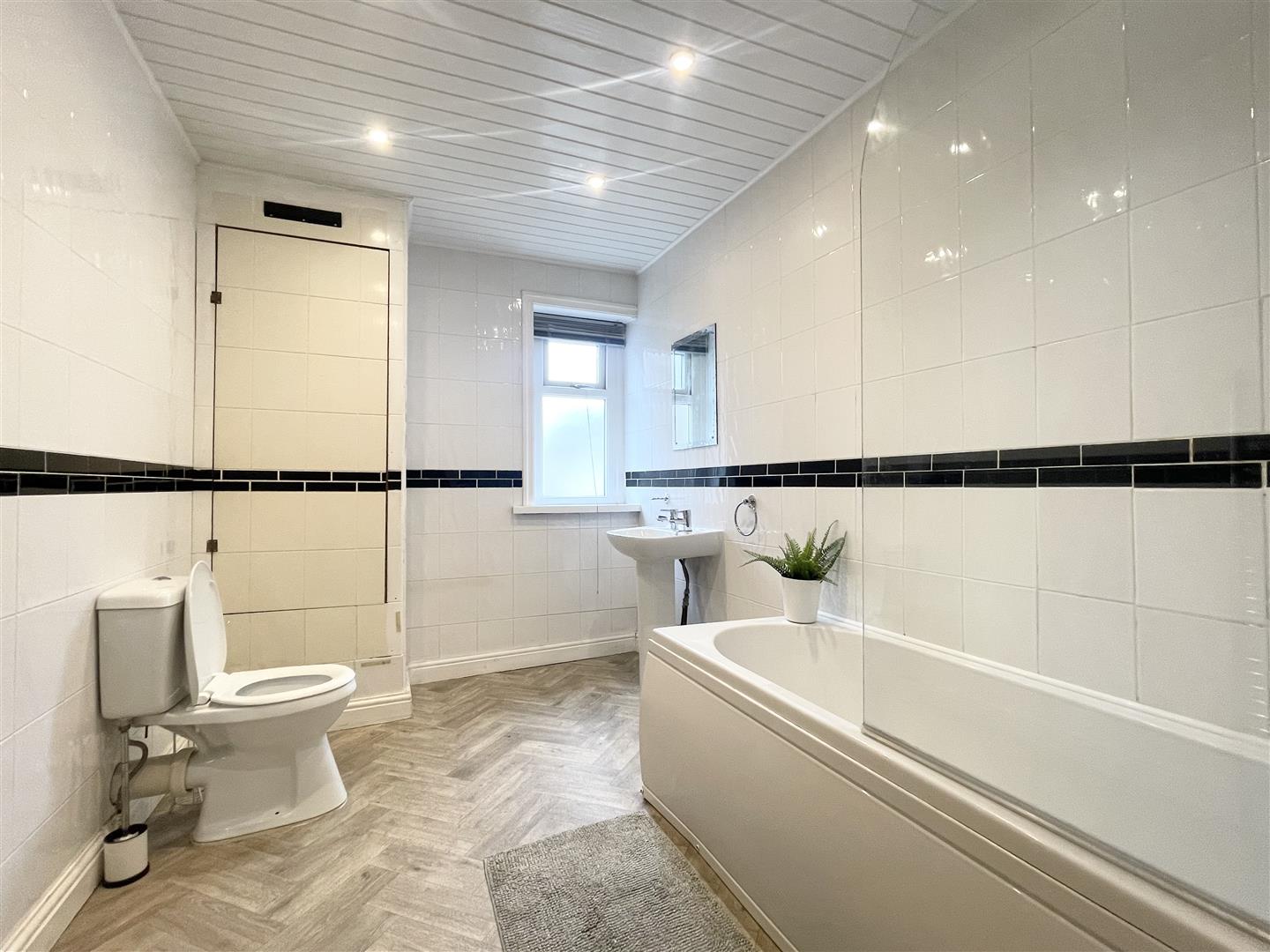 1 bed house share to rent in Burnley Road, Burnley 5