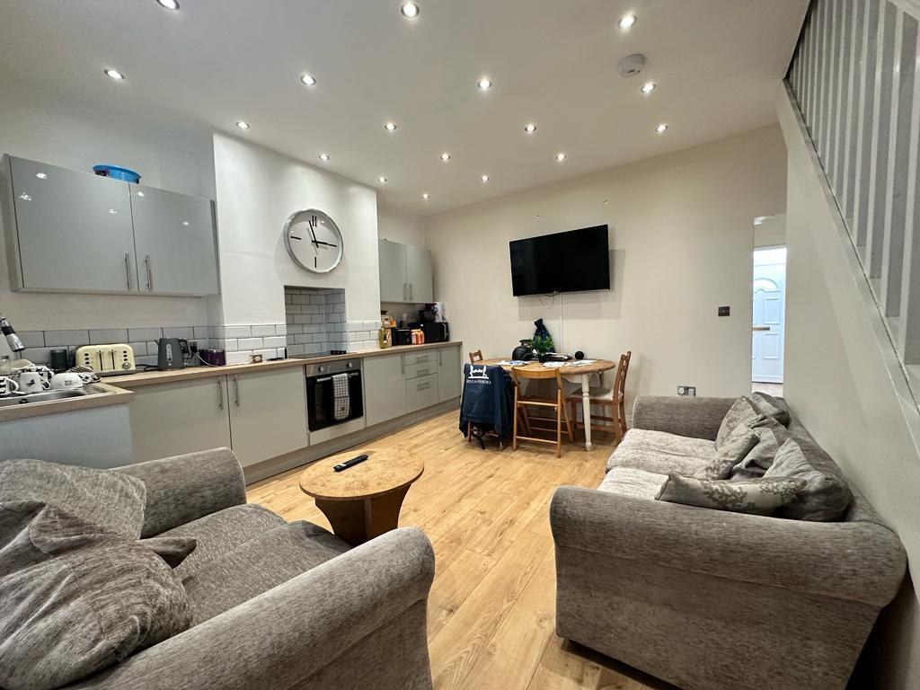 4 bed terraced house for sale in Hinton Street, Burnley 3