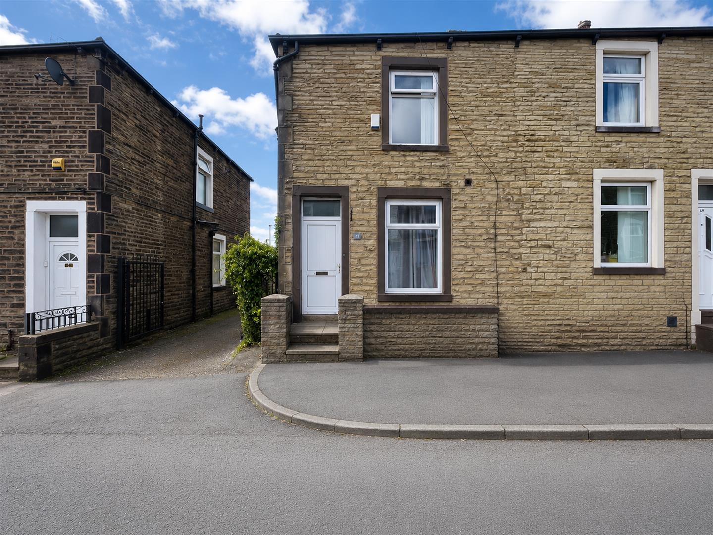 4 bed end of terrace house for sale in Colbran Street, Burnley - Property Image 1