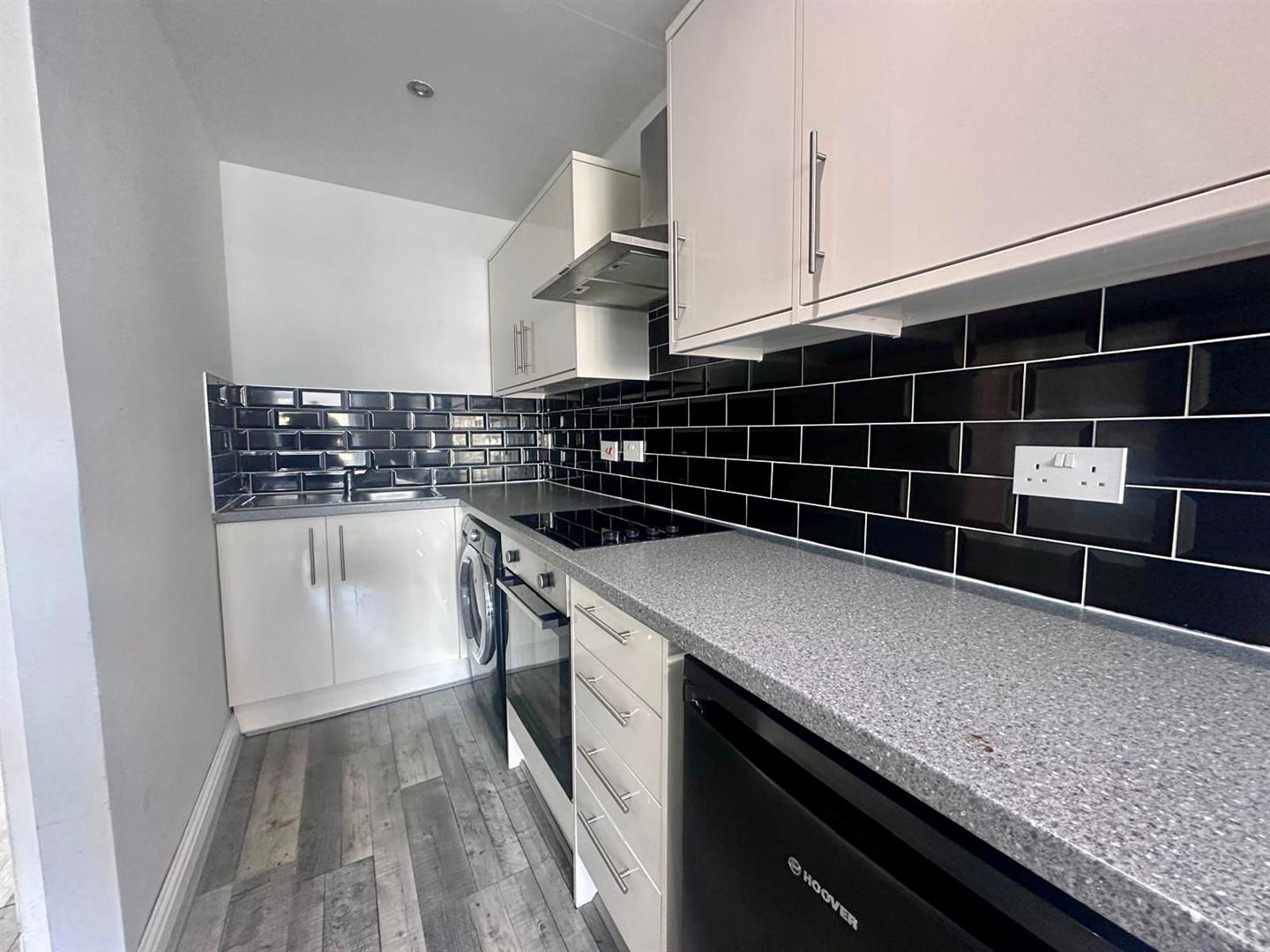 1 bed flat to rent in Coal Clough Lane, Burnley  - Property Image 6