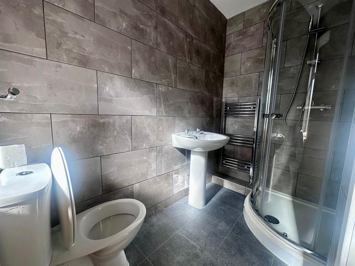 1 bed flat to rent in Coal Clough Lane, Burnley  - Property Image 4