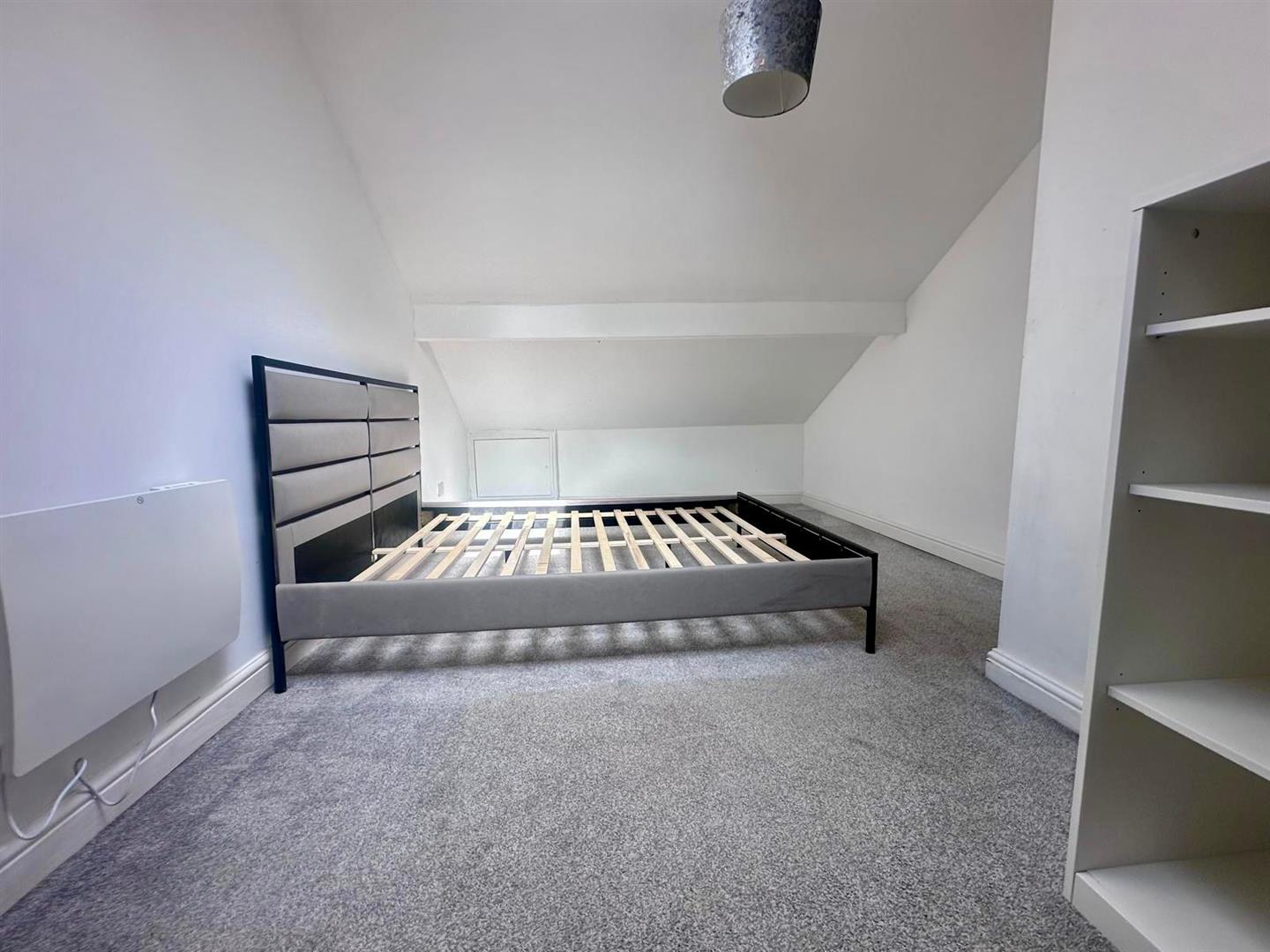 1 bed flat to rent in Coal Clough Lane, Burnley 4
