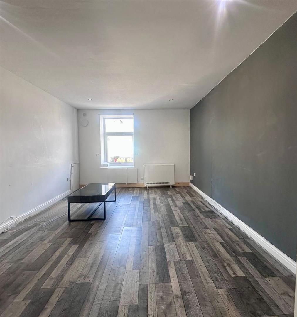 1 bed flat to rent in Coal Clough Lane, Burnley 2