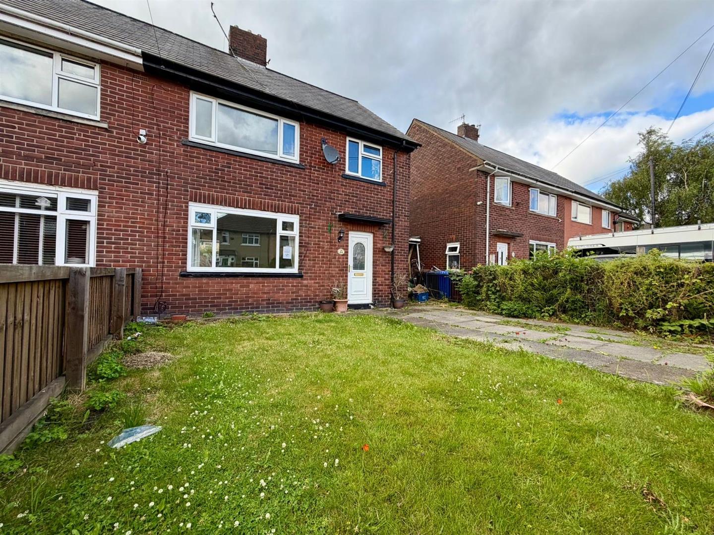 3 bed semi-detached house for sale in Ennismore Street, Burnley - Property Image 1