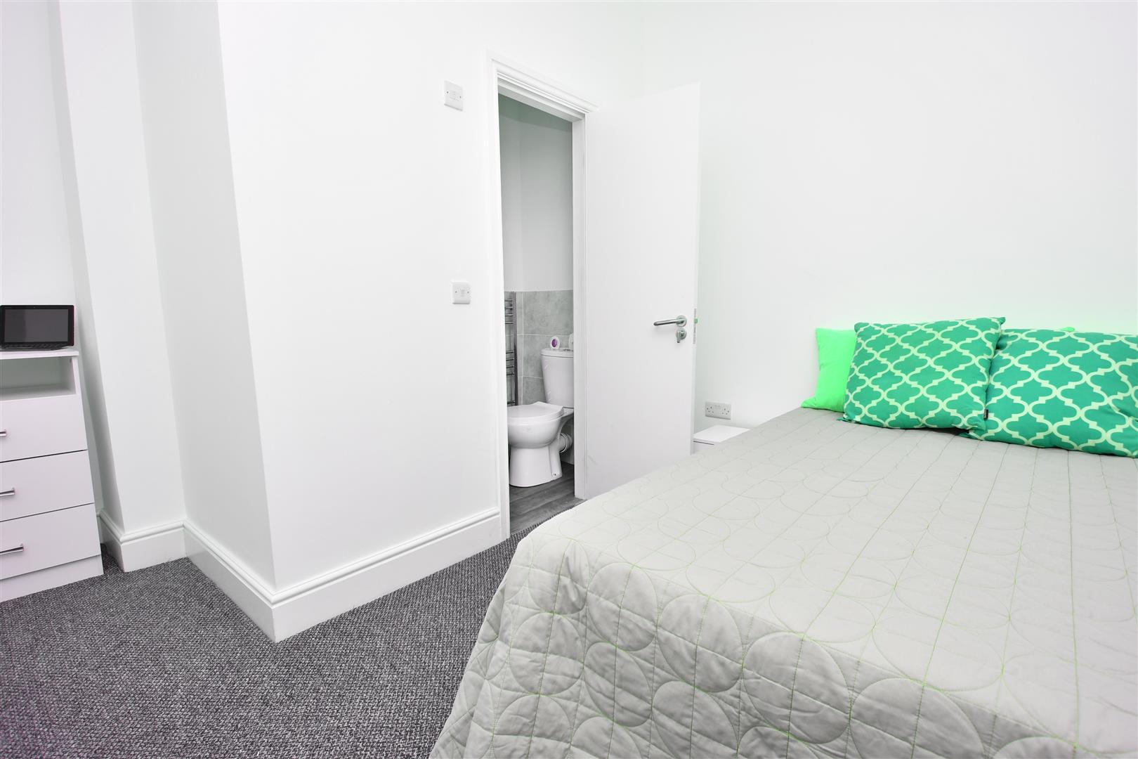 1 bed house share to rent in Bar Street, Burnley 8