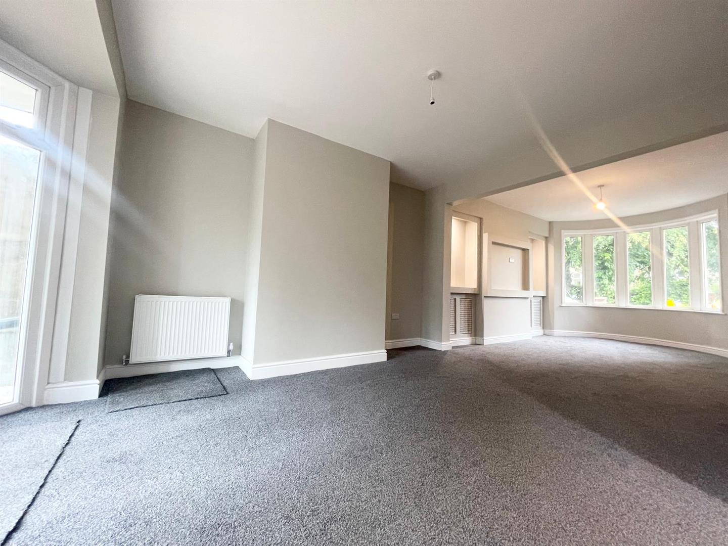 3 bed semi-detached house to rent in Lockyer Avenue, Burnley 3