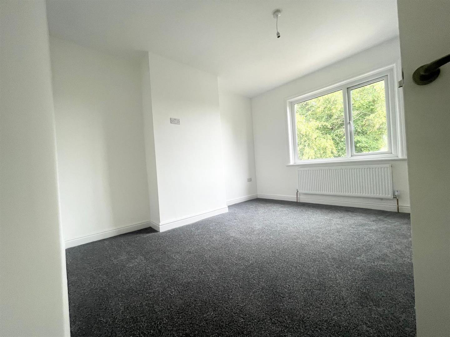 3 bed semi-detached house to rent in Lockyer Avenue, Burnley 6