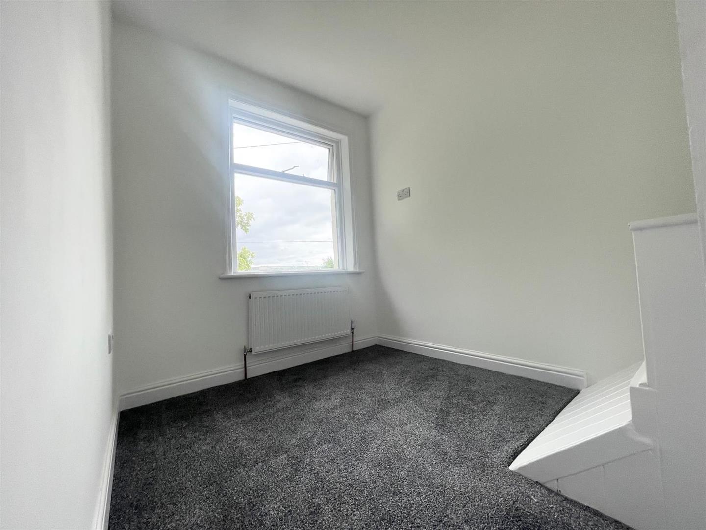 3 bed semi-detached house to rent in Lockyer Avenue, Burnley  - Property Image 8