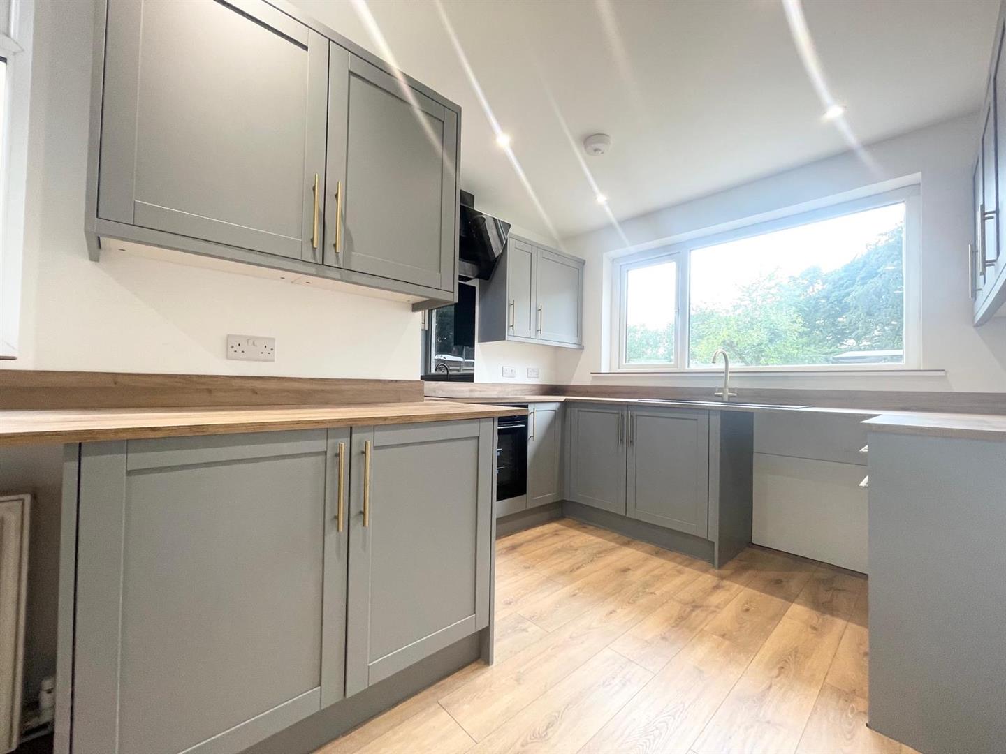 3 bed semi-detached house to rent in Lockyer Avenue, Burnley 4