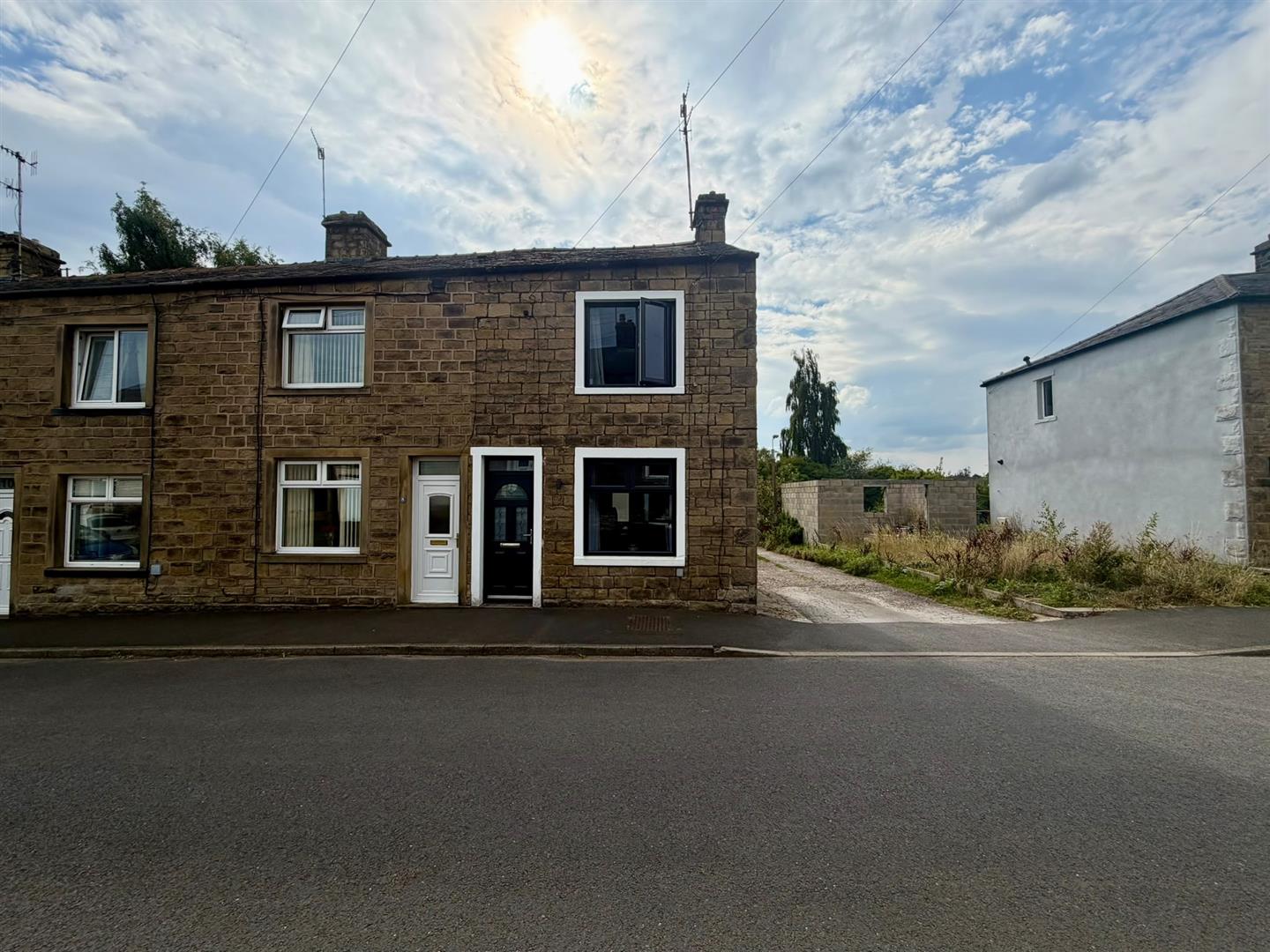 2 bed end of terrace house for sale in Roundell Road, Barnoldswick, BB18