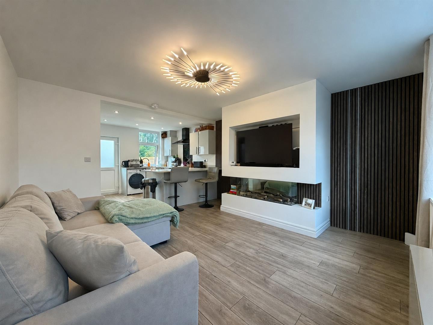 2 bed end of terrace house for sale in Roundell Road, Barnoldswick  - Property Image 2