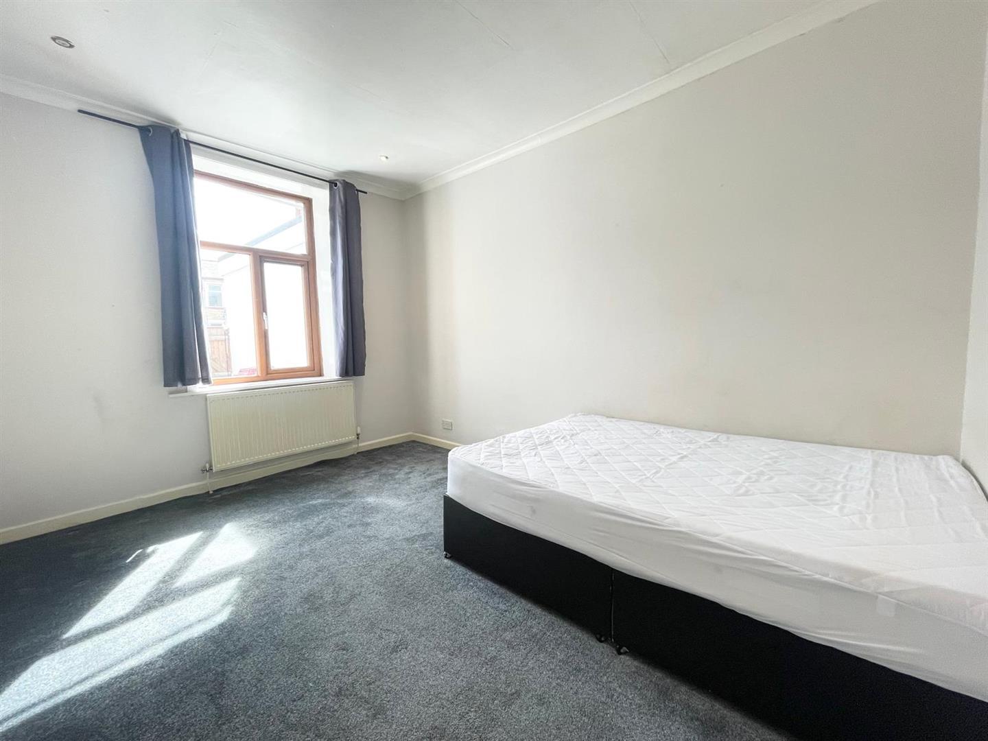 4 bed house share to rent in Gannow Lane, Burnley 2