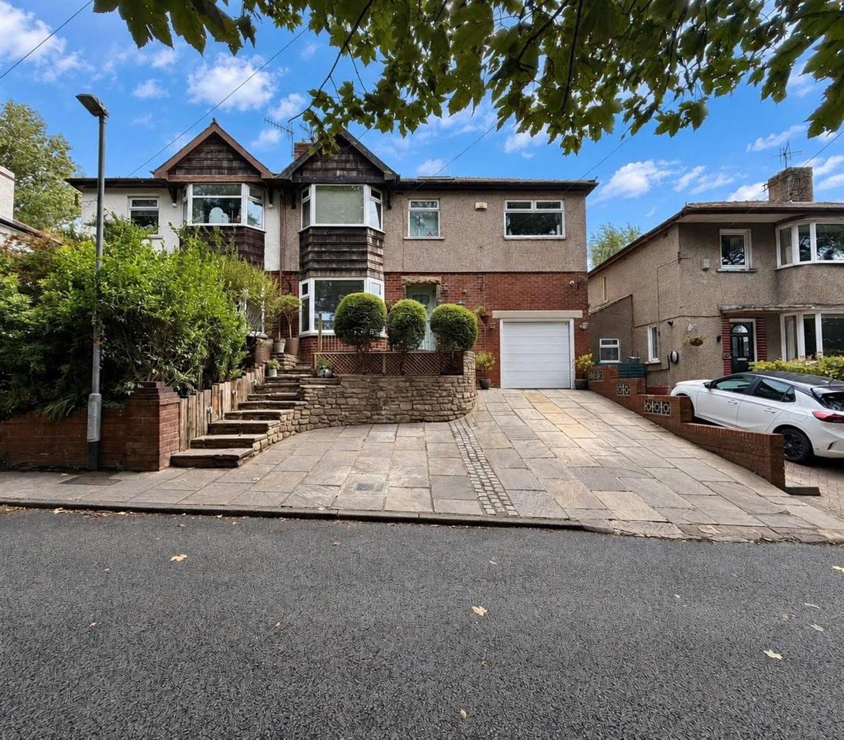4 bed house for sale in Marsden Road, Burnley, BB10