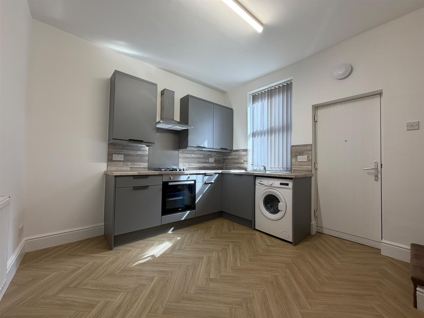 2 bed terraced house to rent in Grange Street, Burnley 3