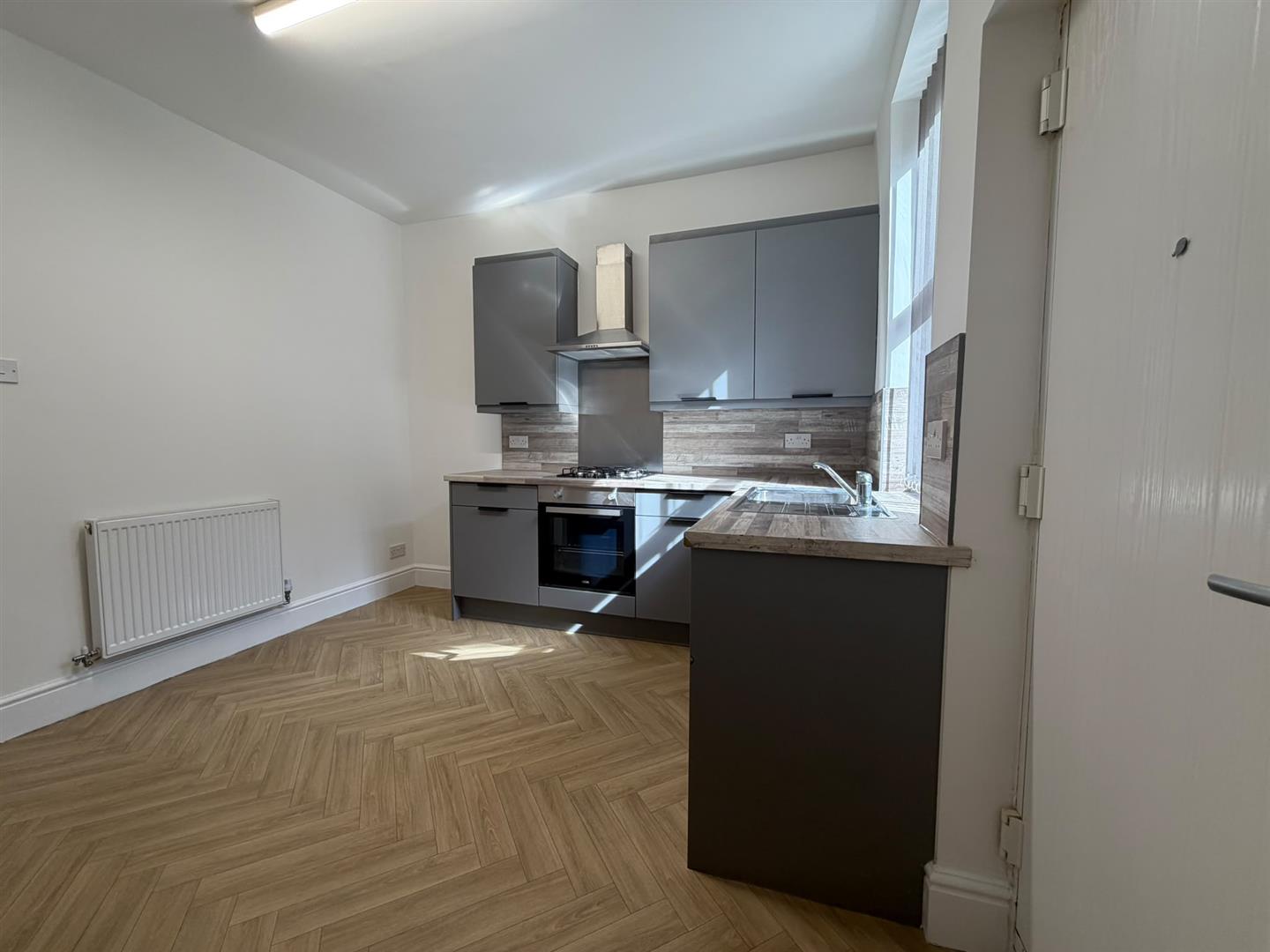 2 bed terraced house to rent in Grange Street, Burnley 4