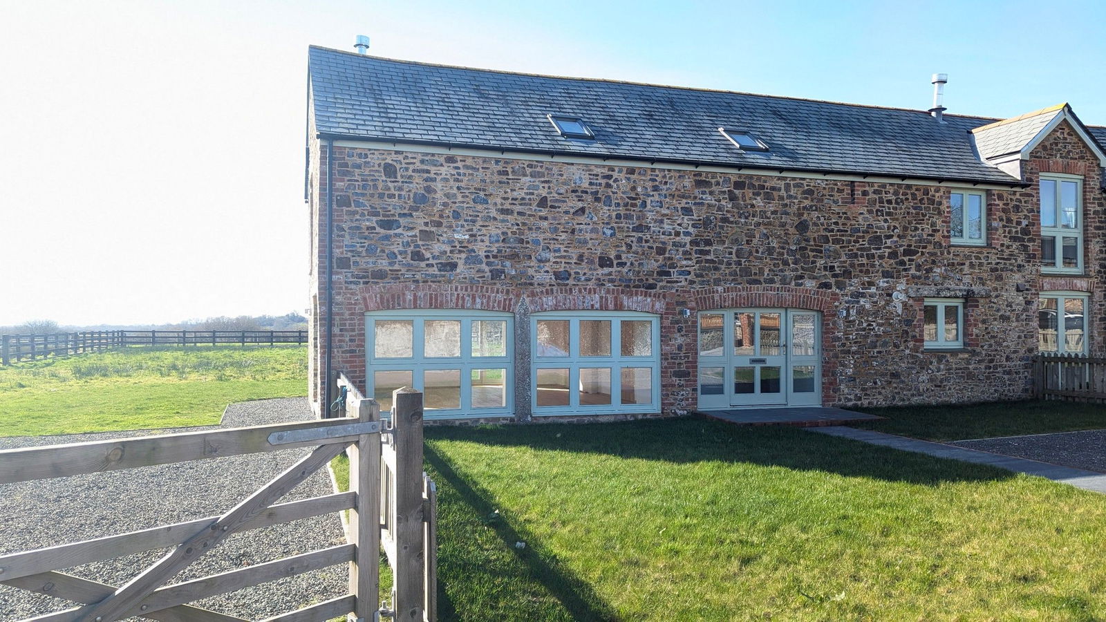 3 bed end of terrace house for sale in Tredown Barns , Holsworthy, EX22 6NW