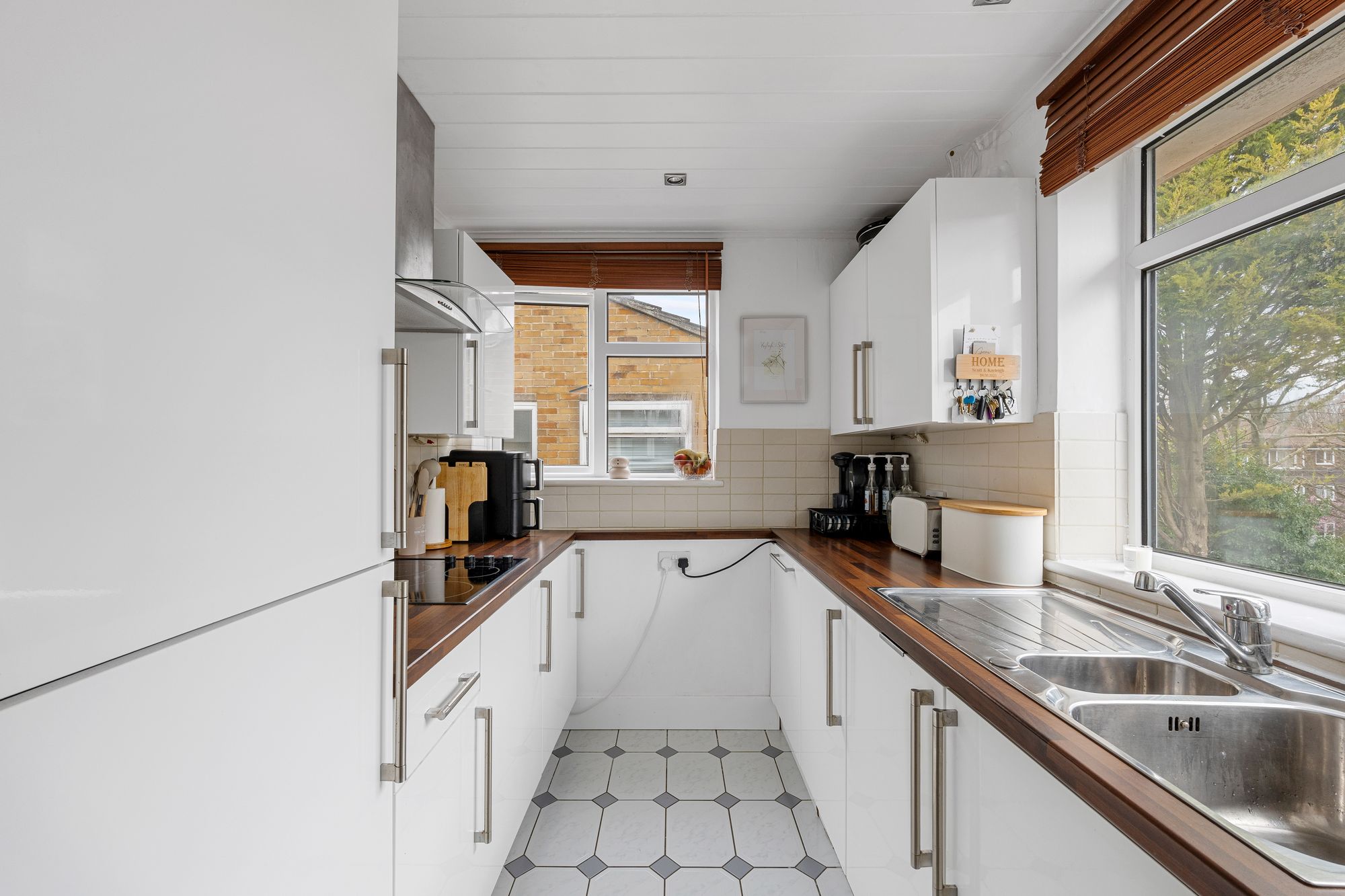 2 bed maisonette for sale in Swallowdale, South Croydon, CR2  - Property Image 3