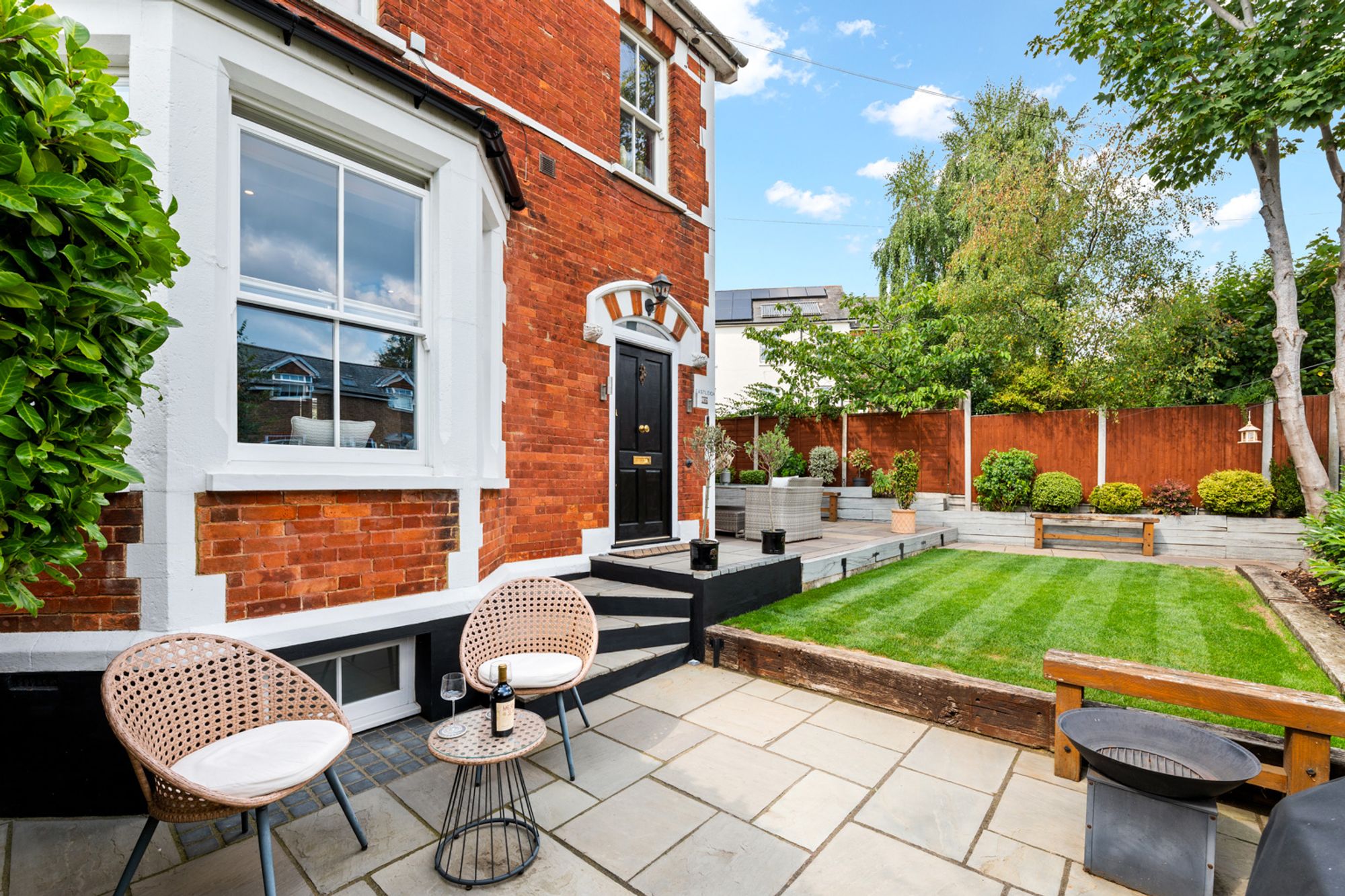 2 bed flat for sale in Earlswood Road, Redhill, RH1 - Property Image 1