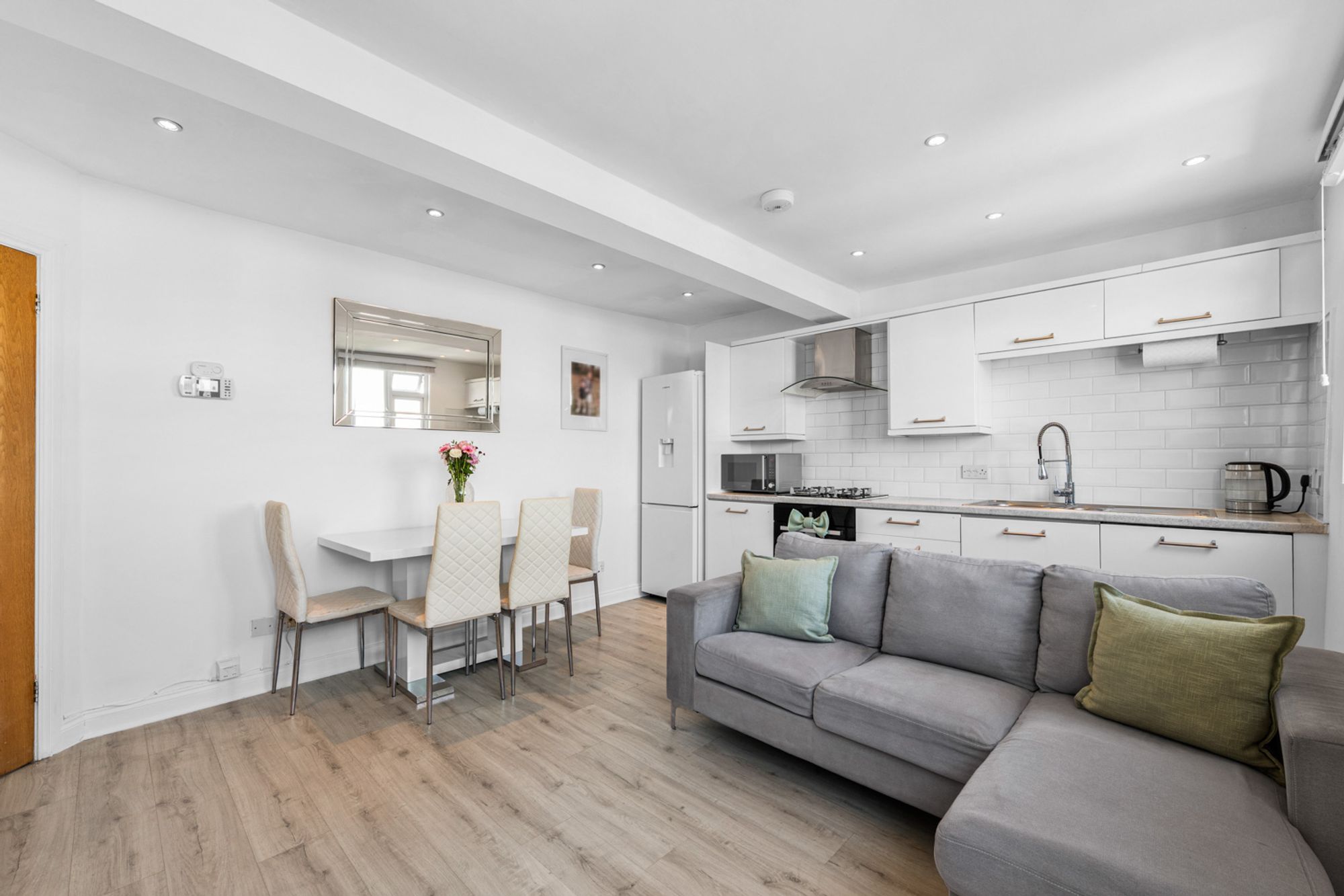 2 bed flat for sale in The Chase, Wallington, SM6 - Property Image 5