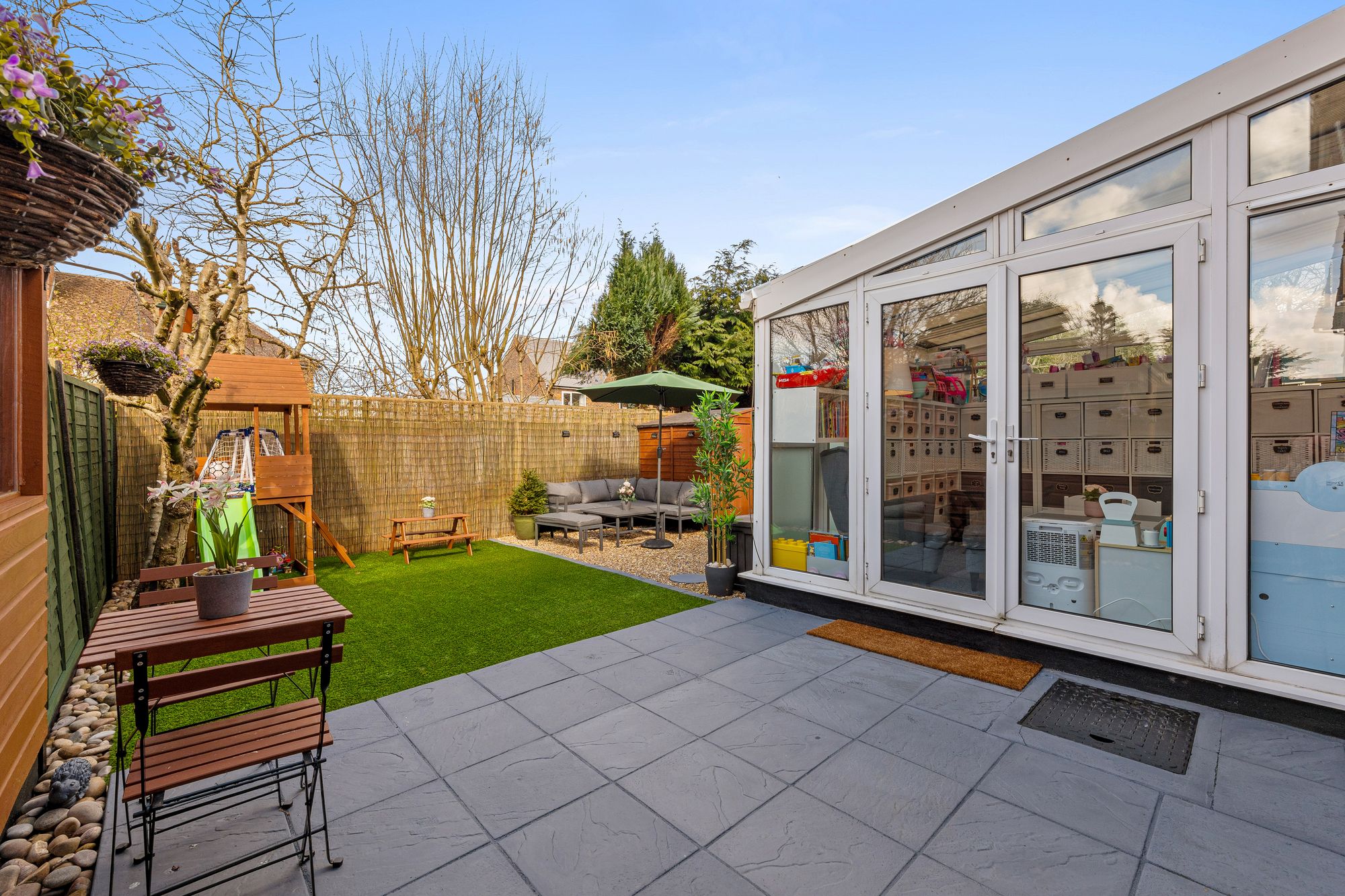 2 bed maisonette for sale in Crewes Lane, Warlingham, CR6 - Property Image 1