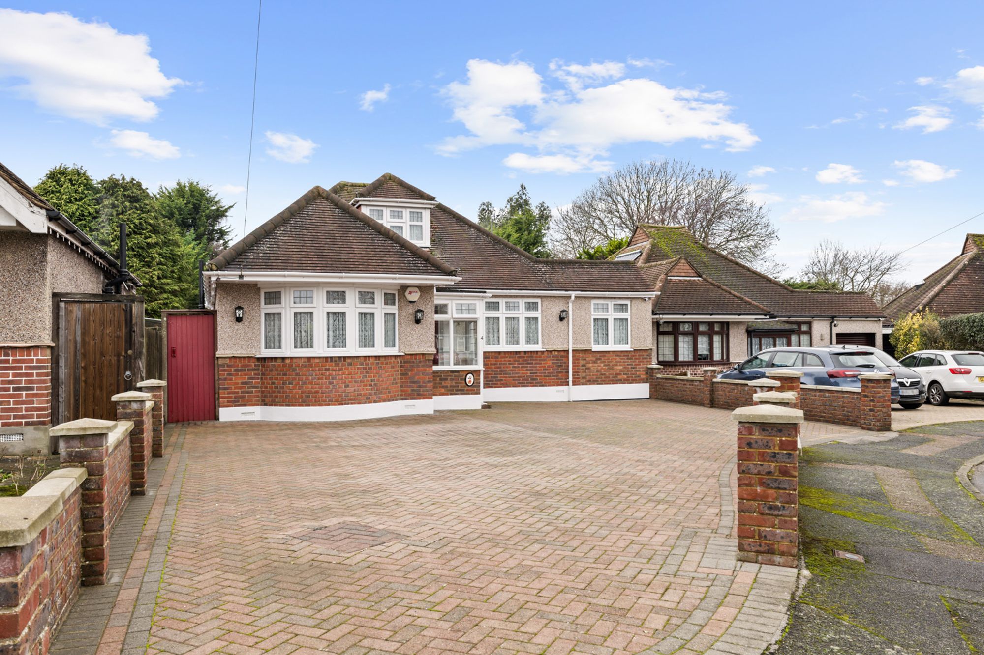 3 bed detached bungalow for sale in Princes Close, South Croydon, CR2  - Property Image 1