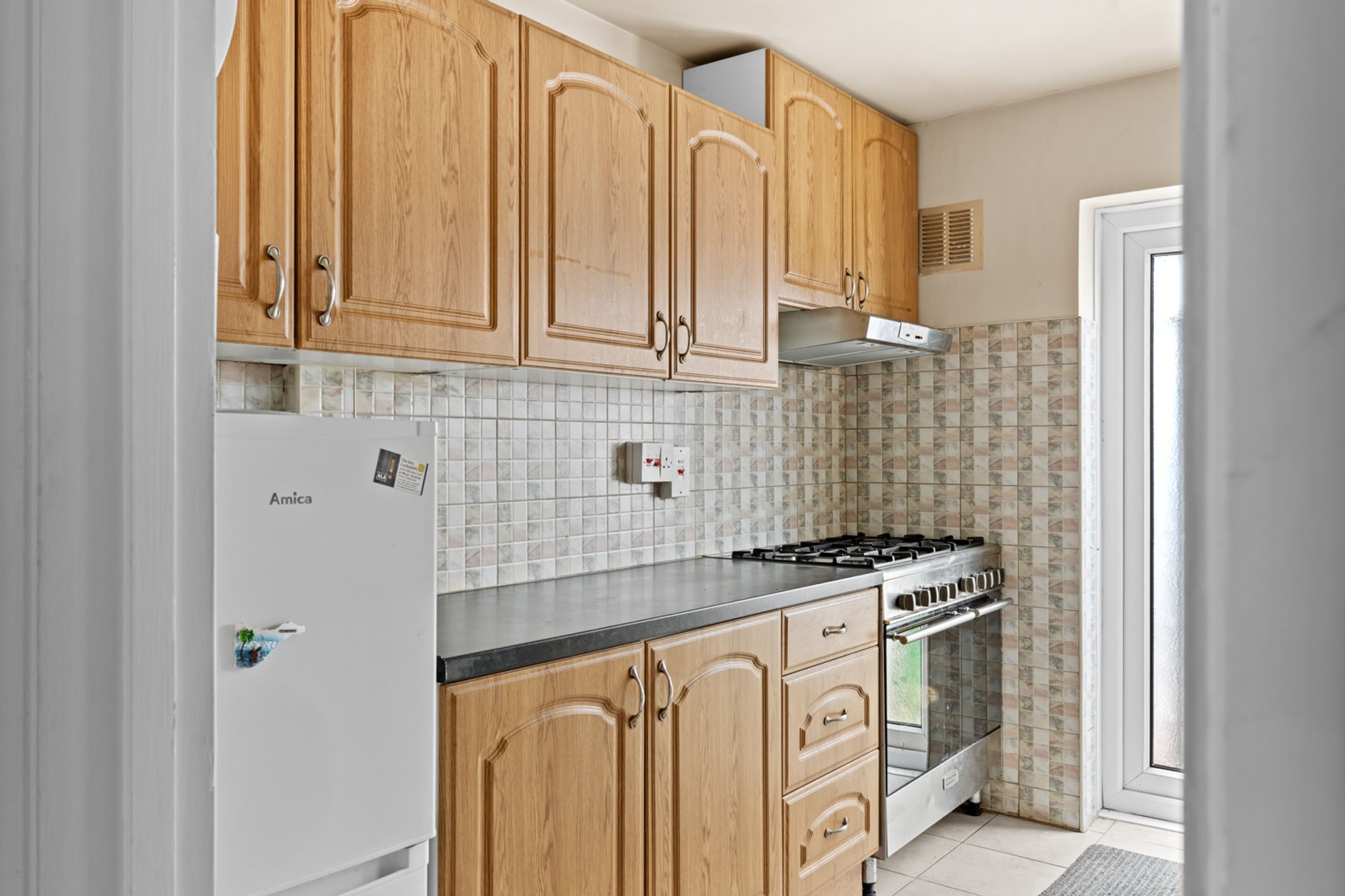 2 bed semi-detached bungalow for sale in Croham Valley Road, South Croydon, CR2  - Property Image 9