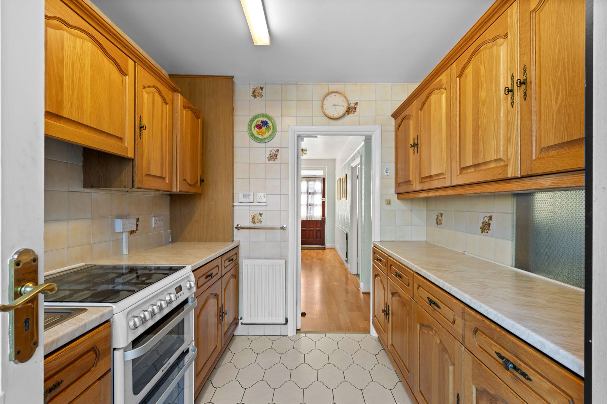 3 bed end of terrace house for sale in Godalming Avenue, Wallington, SM6  - Property Image 5