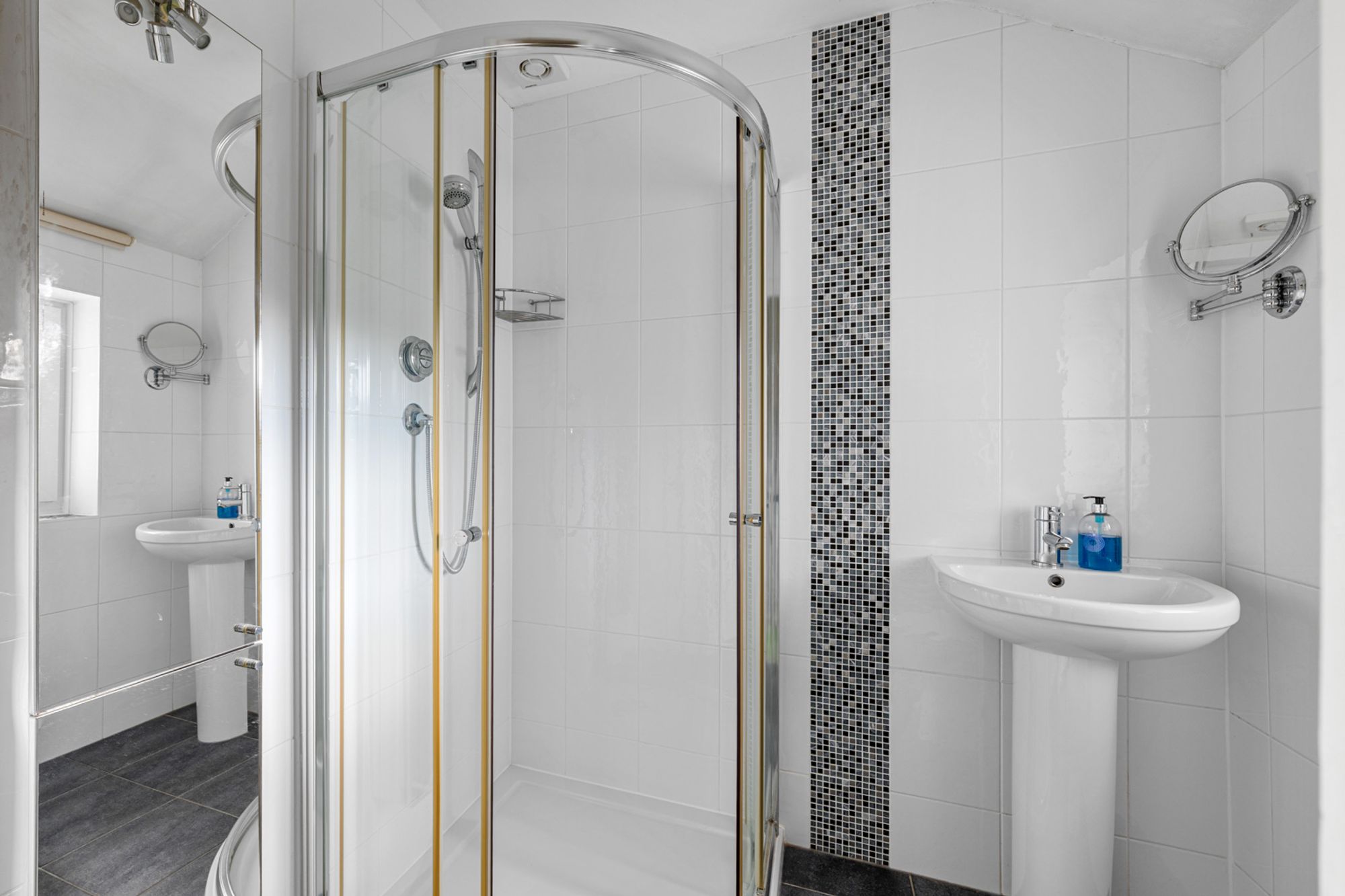 2 bed mid-terraced house for sale in Stoneleigh Road, Oxted, RH8  - Property Image 13