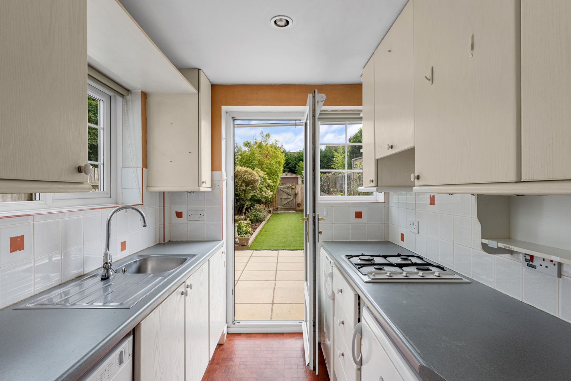 2 bed mid-terraced house for sale in Stoneleigh Road, Oxted, RH8  - Property Image 9