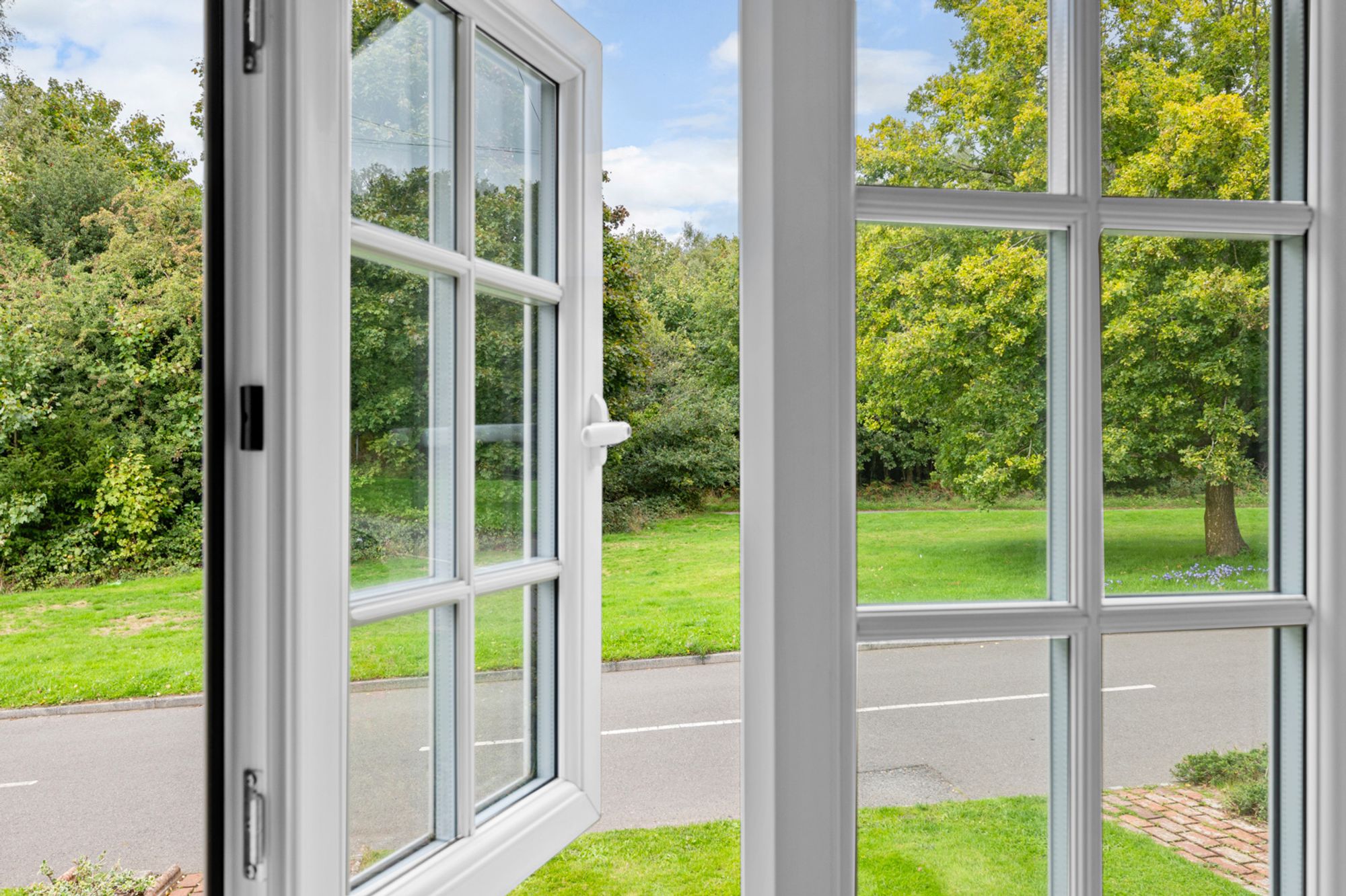 2 bed mid-terraced house for sale in Stoneleigh Road, Oxted, RH8  - Property Image 3