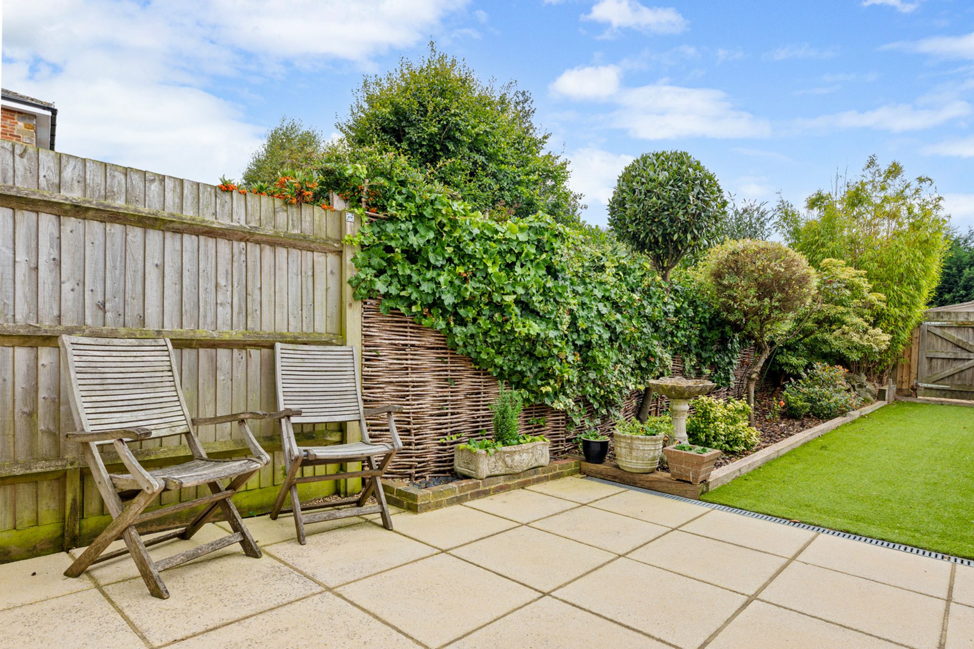 2 bed mid-terraced house for sale in Stoneleigh Road, Oxted, RH8  - Property Image 18