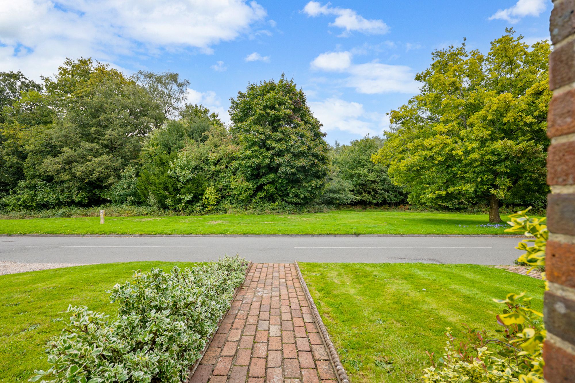 2 bed mid-terraced house for sale in Stoneleigh Road, Oxted, RH8  - Property Image 2