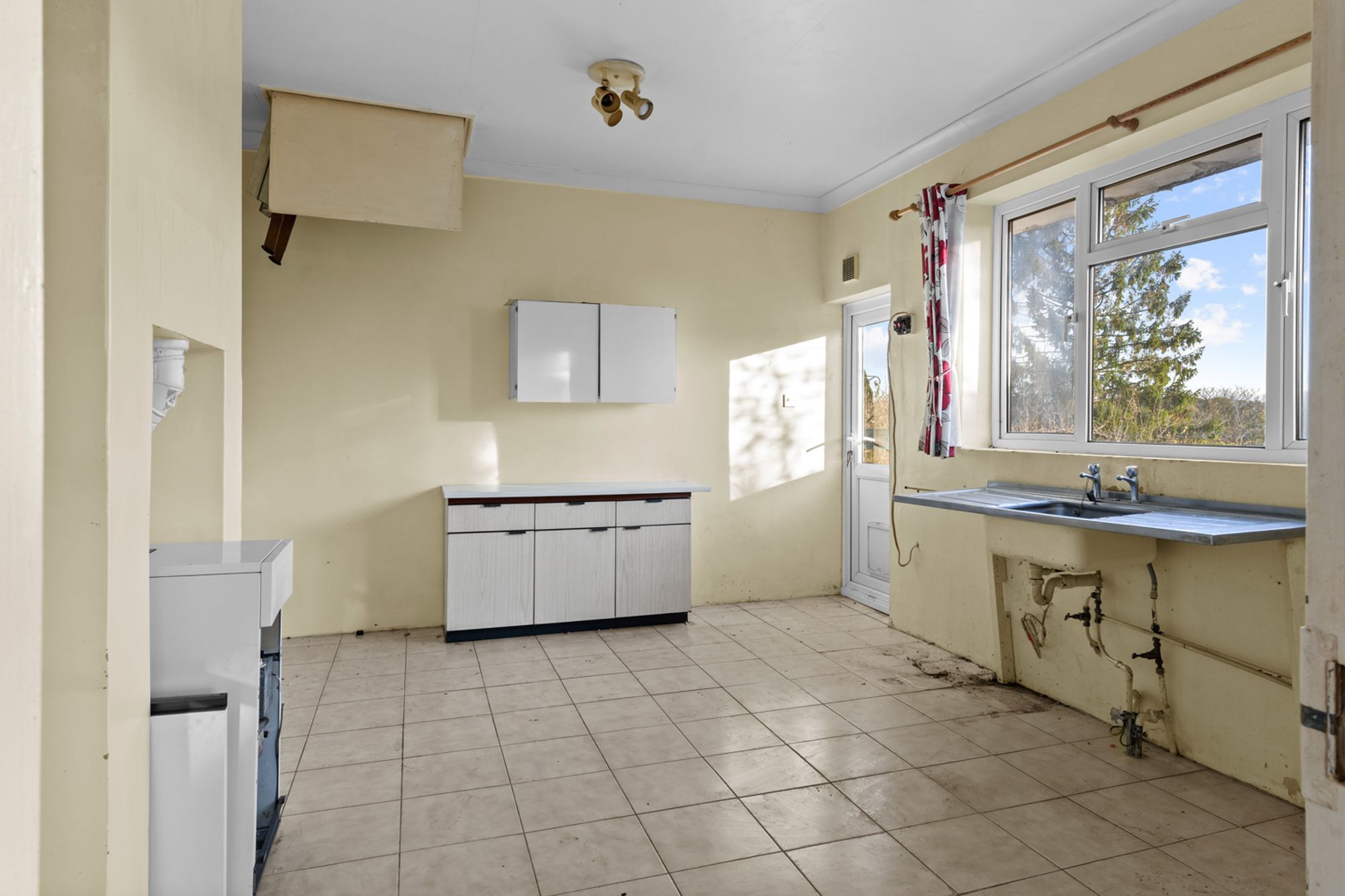 2 bed detached bungalow for sale in Westfield Avenue, South Croydon, CR2  - Property Image 8