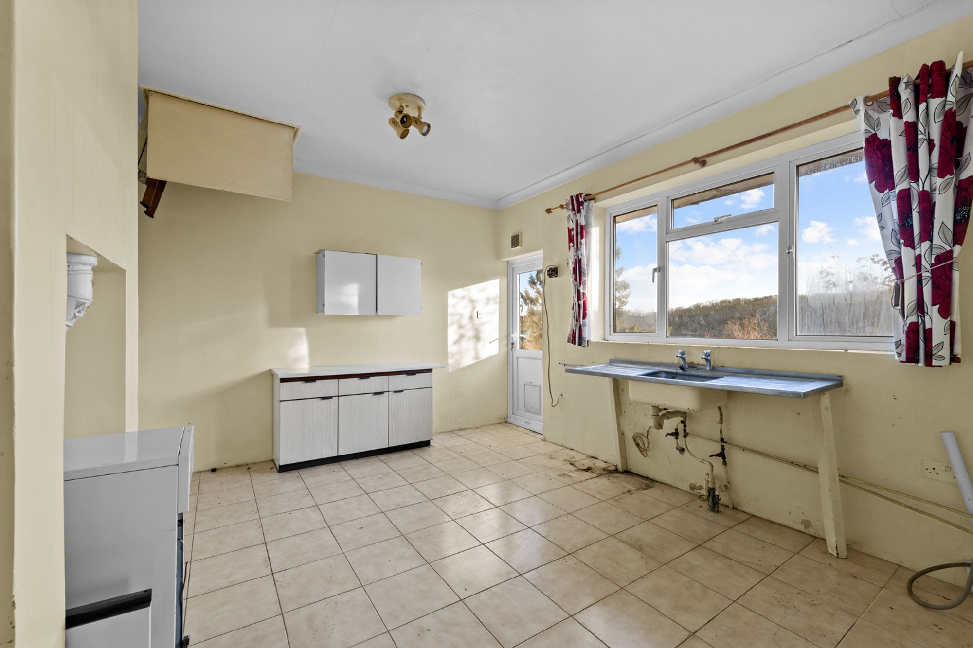 2 bed detached bungalow for sale in Westfield Avenue, South Croydon, CR2  - Property Image 15